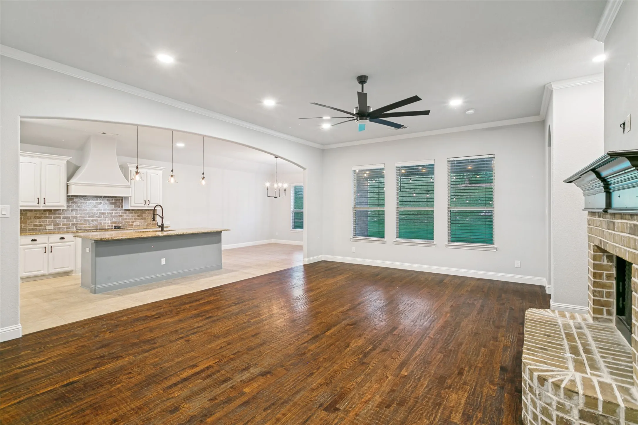 Single Family Residence For Sale in Tarrant County , 10248 Mustang Wells Drive, Fort Worth, Texas 76126, 4 Bedroom, 3 Bathroom, 3 Garage spaces, 2,820 Sqft, built in 2014, mls#21272227, Real Estate Agent in Fort Worth, Homes For Sale in Tarrant county, Homes For Sale in Fort Worth, Realtor in Fort Worth Texas, Real Estate Brokerage Independent Realty Texas, Luminita Cordes Realtor