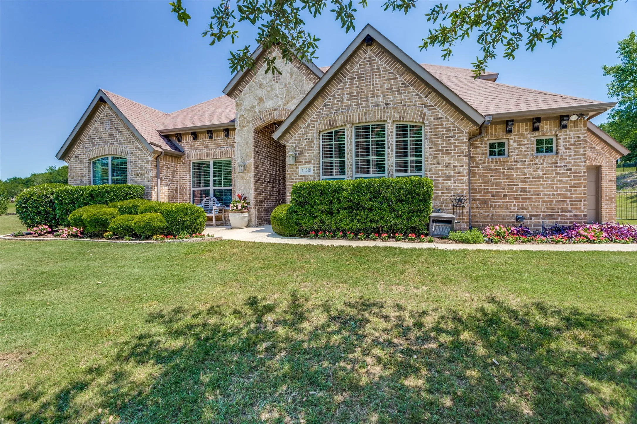 Single Family Residence For Sale in Tarrant County , 10248 Mustang Wells Drive, Fort Worth, Texas 76126, 4 Bedroom, 3 Bathroom, 3 Garage spaces, 2,820 Sqft, built in 2014, mls#21272227, Real Estate Agent in Fort Worth, Homes For Sale in Tarrant county, Homes For Sale in Fort Worth, Realtor in Fort Worth Texas, Real Estate Brokerage Independent Realty Texas, Luminita Cordes Realtor