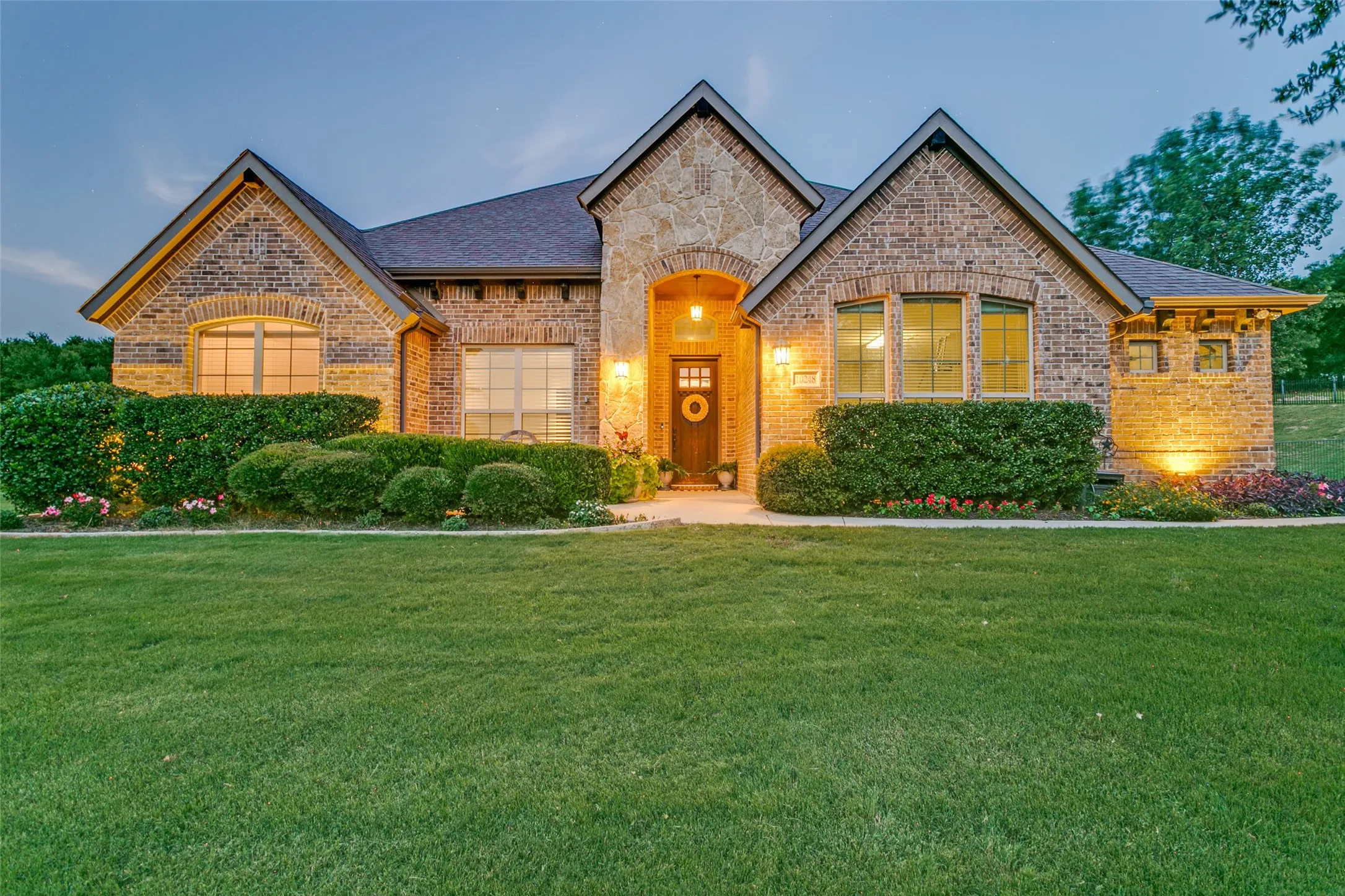 Single Family Residence For Sale in Tarrant County , 10248 Mustang Wells Drive, Fort Worth, Texas 76126, 4 Bedroom, 3 Bathroom, 3 Garage spaces, 2,820 Sqft, built in 2014, mls#21272227, Real Estate Agent in Fort Worth, Homes For Sale in Tarrant county, Homes For Sale in Fort Worth, Realtor in Fort Worth Texas, Real Estate Brokerage Independent Realty Texas, Luminita Cordes Realtor