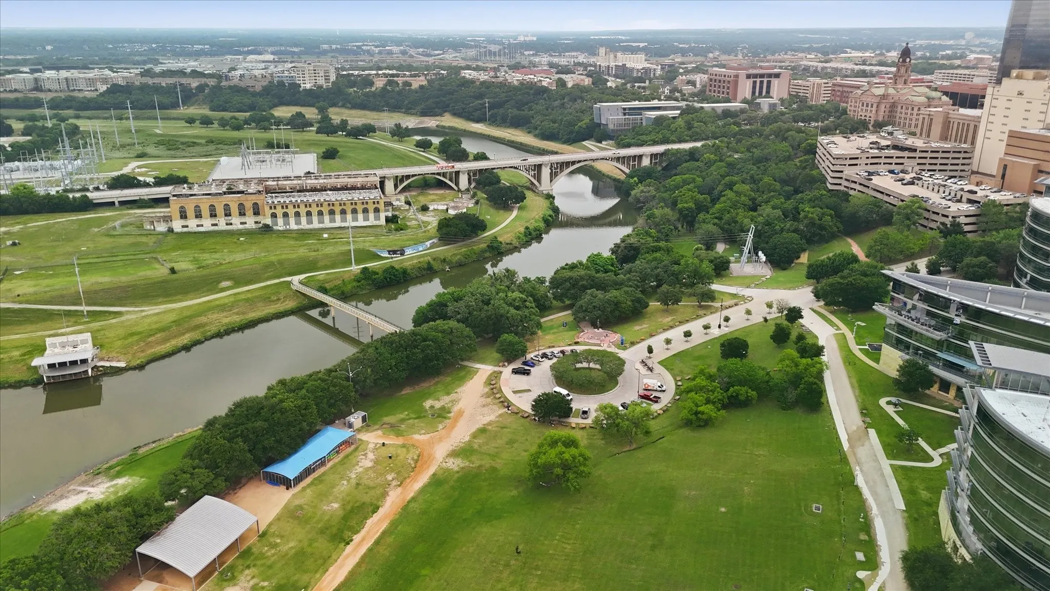 Condominium For Sale in Tarrant County , 410 Mills Street, Fort Worth, Texas 76102, 3 Bedroom, 4 Bathroom, 2 Garage spaces, 3,595 Sqft, built in 2004, Price $850,000, mls#21278720, Real Estate Agent in Fort Worth, Homes For Sale in Tarrant county, Homes For Sale in Fort Worth, Realtor in Fort Worth Texas, Real Estate Brokerage Independent Realty Texas, Luminita Cordes Realtor