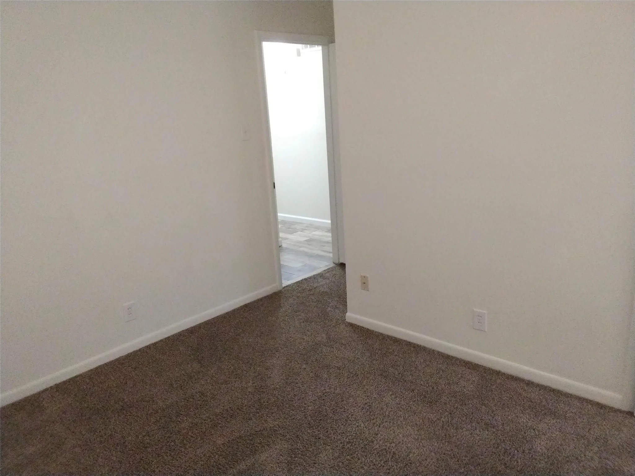 1 BEDROOM OFF OF ENTRY, BUT WOULD MAKE A GREAT OFFICE OR HOMESCHOOL ROOM