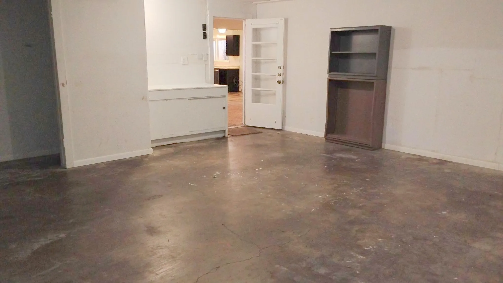 Single Family Residence For Sale in Dallas County , 423 Columbia Circle, Irving, Texas 75062, 4 Bedroom, 2 Bathroom, 2 Garage spaces, 1,675 Sqft, built in 1958, mls#21274512, Real Estate Agent in Irving, Homes For Sale in Dallas county, Homes For Sale in Irving, Realtor in Irving Texas, Real Estate Brokerage Independent Realty Texas, Luminita Cordes Realtor