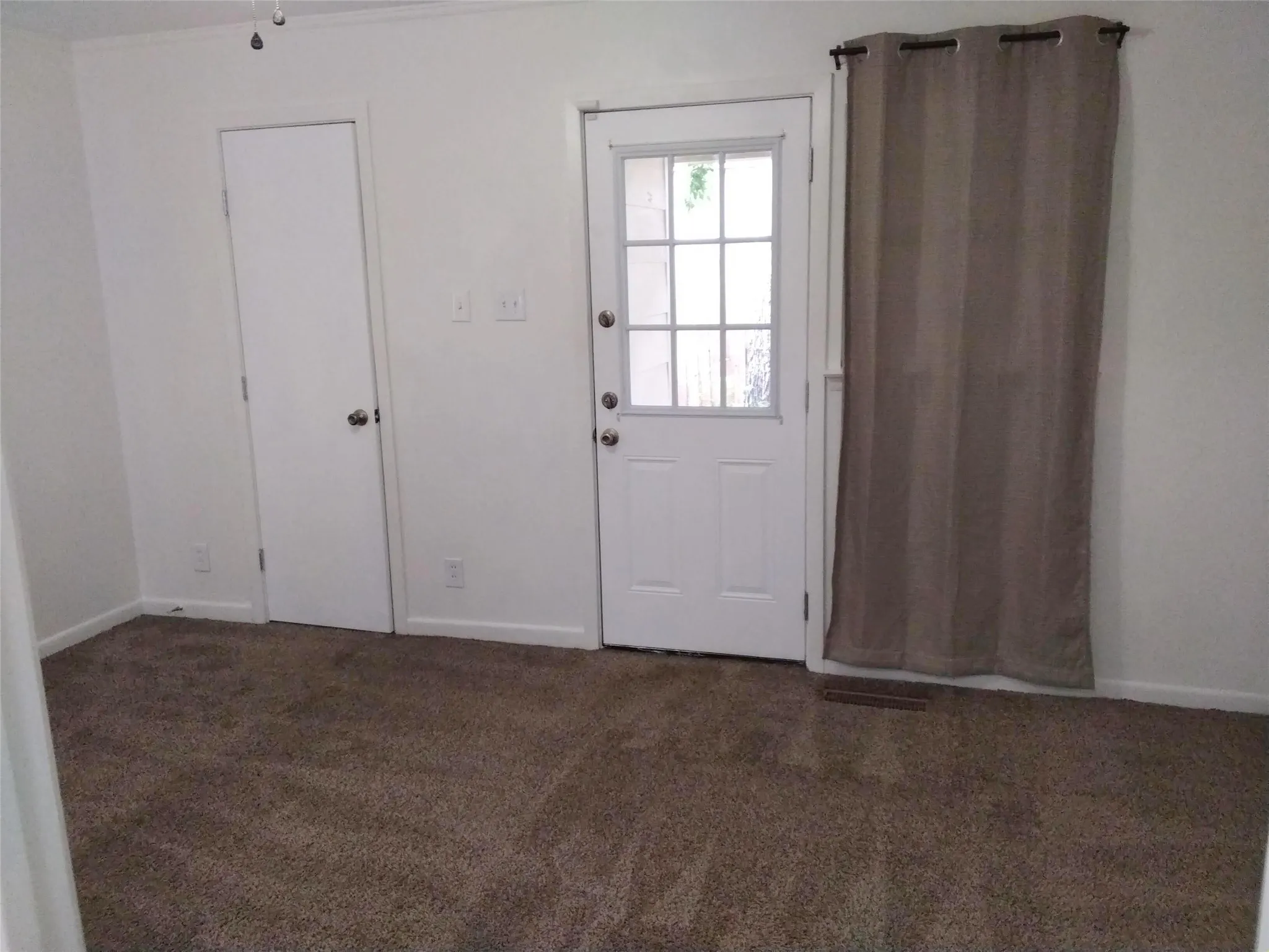 1 BEDROOM OFF OF ENTRY, BUT WOULD MAKE A GREAT OFFICE OR HOMESCHOOL ROOM