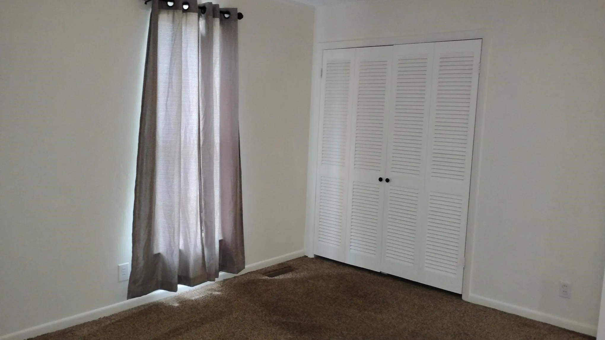 Single Family Residence For Sale in Dallas County , 423 Columbia Circle, Irving, Texas 75062, 4 Bedroom, 2 Bathroom, 2 Garage spaces, 1,675 Sqft, built in 1958, mls#21274512, Real Estate Agent in Irving, Homes For Sale in Dallas county, Homes For Sale in Irving, Realtor in Irving Texas, Real Estate Brokerage Independent Realty Texas, Luminita Cordes Realtor