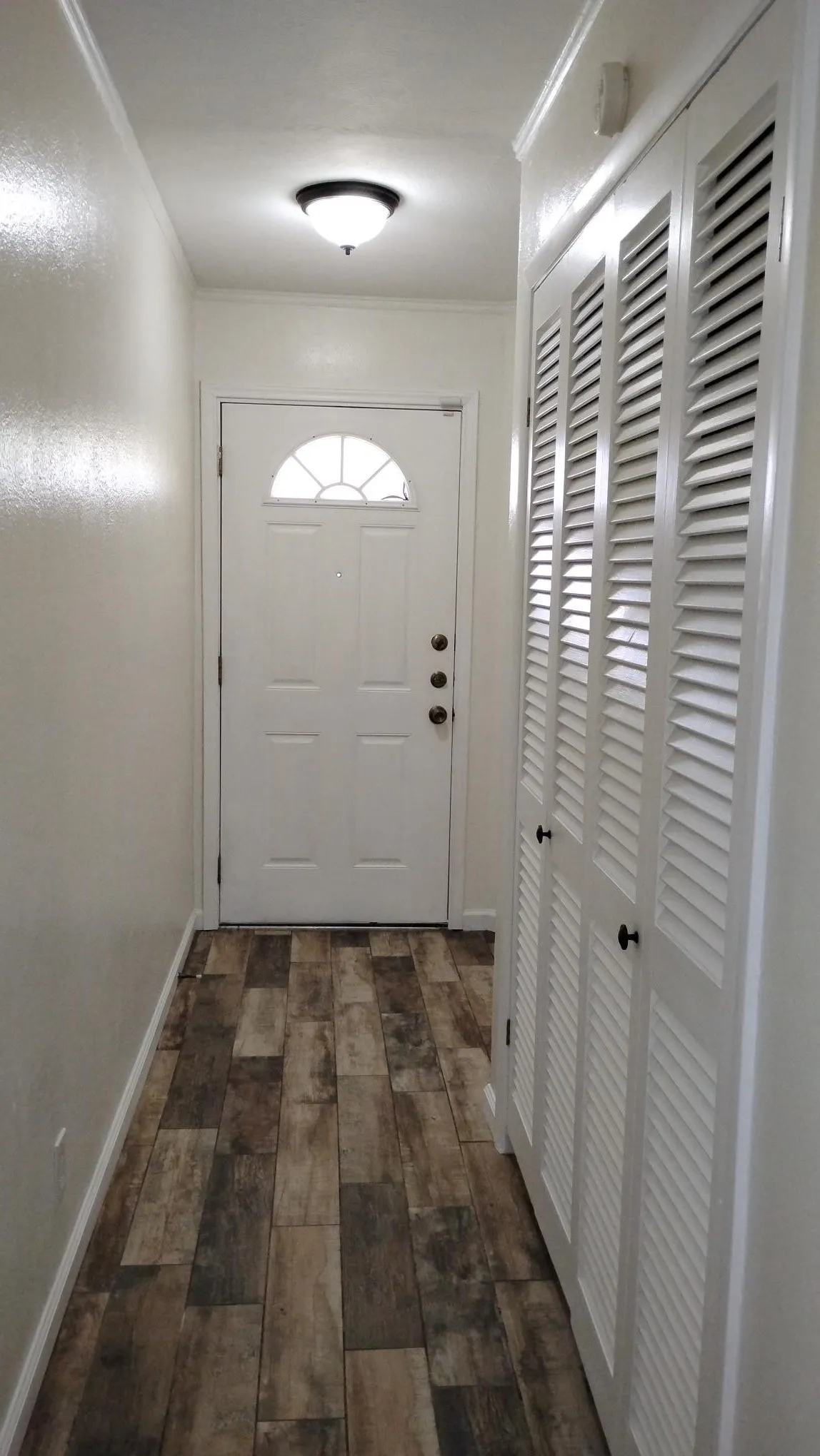 Single Family Residence For Sale in Dallas County , 423 Columbia Circle, Irving, Texas 75062, 4 Bedroom, 2 Bathroom, 2 Garage spaces, 1,675 Sqft, built in 1958, mls#21274512, Real Estate Agent in Irving, Homes For Sale in Dallas county, Homes For Sale in Irving, Realtor in Irving Texas, Real Estate Brokerage Independent Realty Texas, Luminita Cordes Realtor
