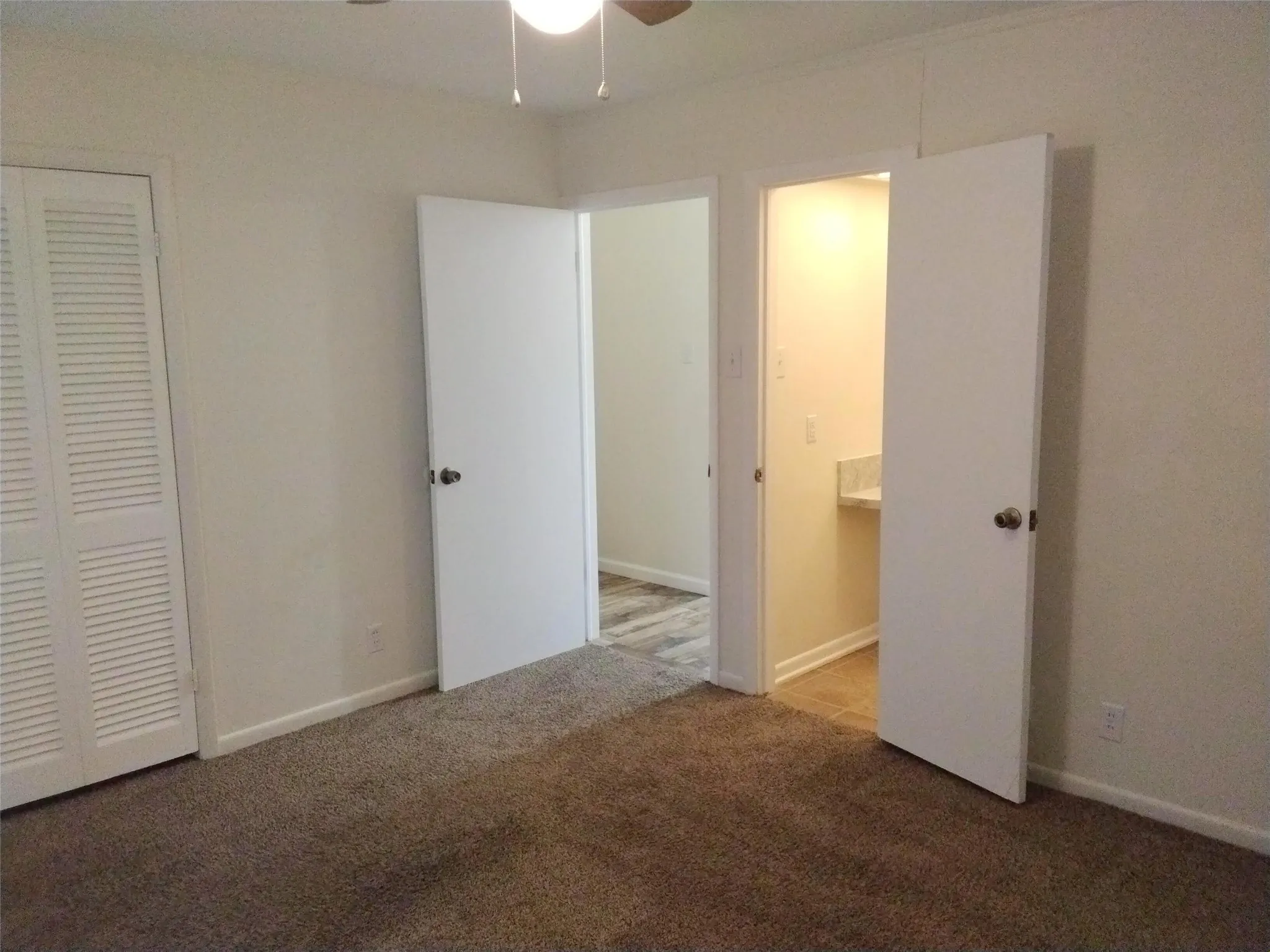 Single Family Residence For Sale in Dallas County , 423 Columbia Circle, Irving, Texas 75062, 4 Bedroom, 2 Bathroom, 2 Garage spaces, 1,675 Sqft, built in 1958, mls#21274512, Real Estate Agent in Irving, Homes For Sale in Dallas county, Homes For Sale in Irving, Realtor in Irving Texas, Real Estate Brokerage Independent Realty Texas, Luminita Cordes Realtor