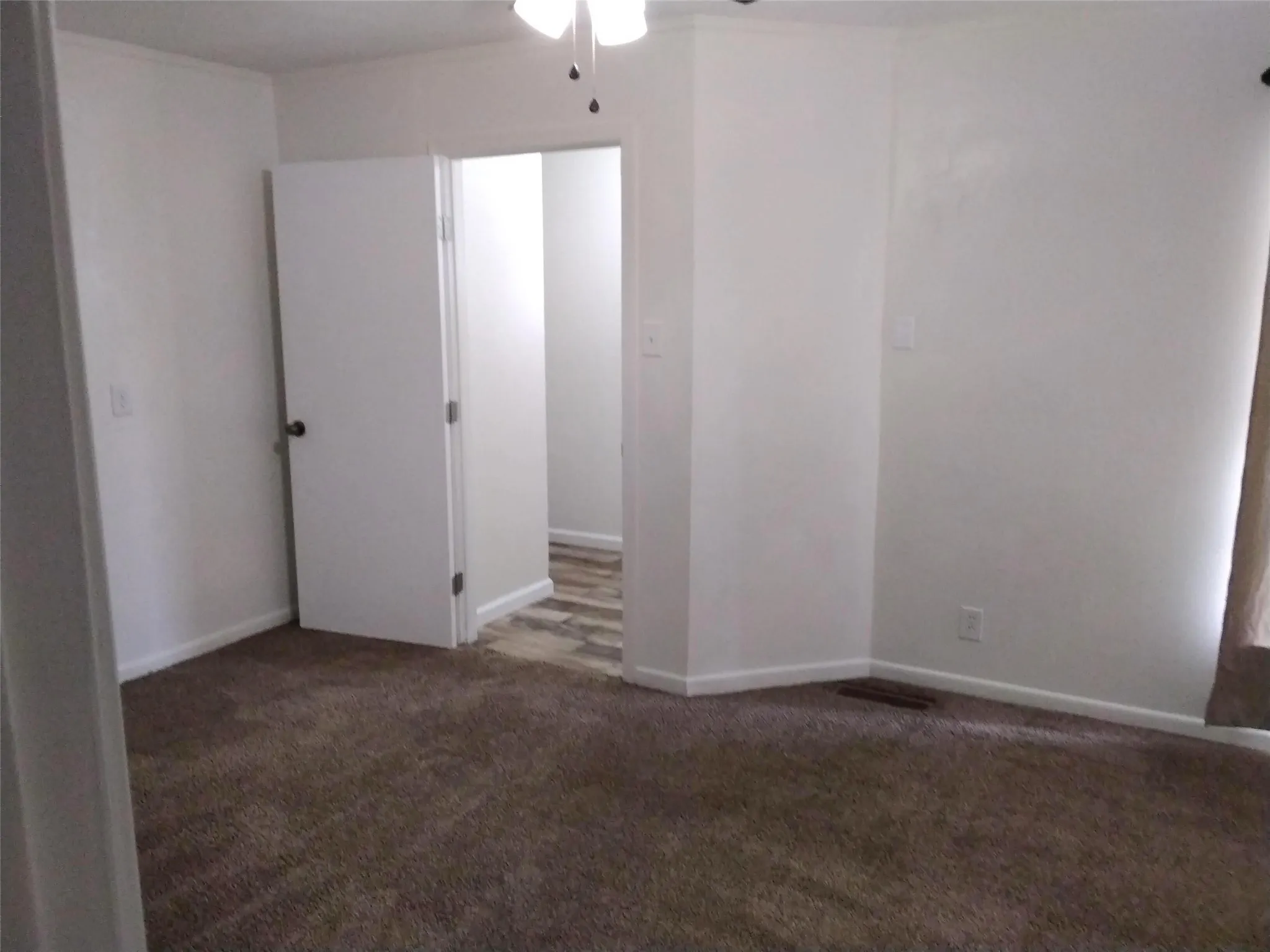 Single Family Residence For Sale in Dallas County , 423 Columbia Circle, Irving, Texas 75062, 4 Bedroom, 2 Bathroom, 2 Garage spaces, 1,675 Sqft, built in 1958, mls#21274512, Real Estate Agent in Irving, Homes For Sale in Dallas county, Homes For Sale in Irving, Realtor in Irving Texas, Real Estate Brokerage Independent Realty Texas, Luminita Cordes Realtor