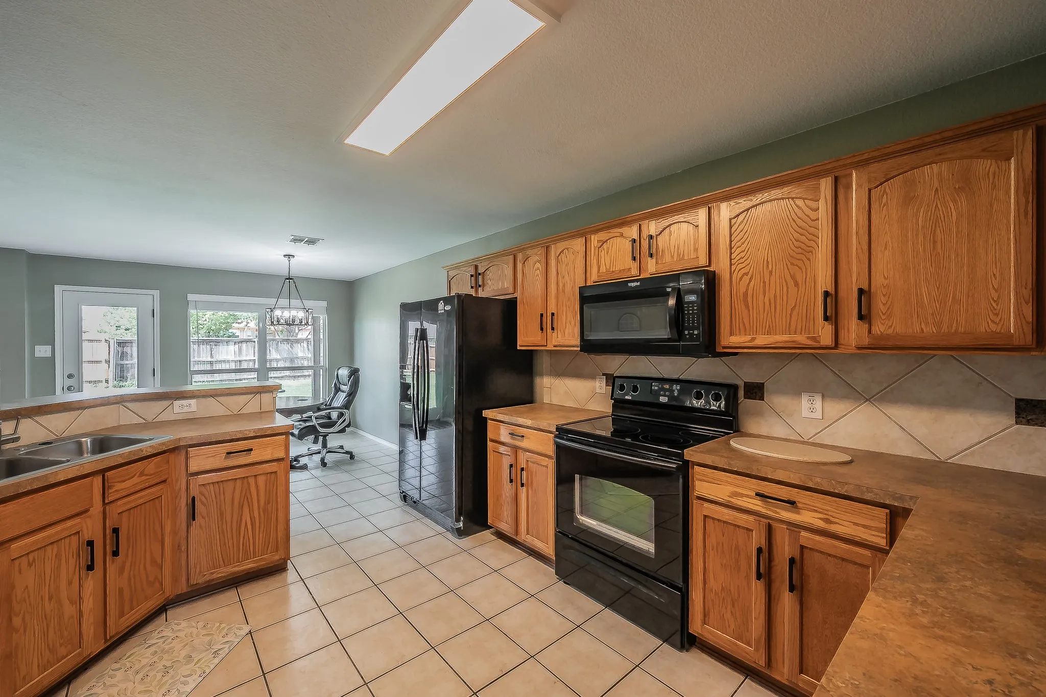 Single Family Residence For Sale in Denton County , 108 Tripp Trail, Denton, Texas 76207, 4 Bedroom, 3 Bathroom, 2 Garage spaces, 2,690 Sqft, built in 2004, mls#21276636, Real Estate Agent in Denton, Homes For Sale in Denton county, Homes For Sale in Denton, Realtor in Denton Texas, Real Estate Brokerage Independent Realty Texas, Luminita Cordes Realtor