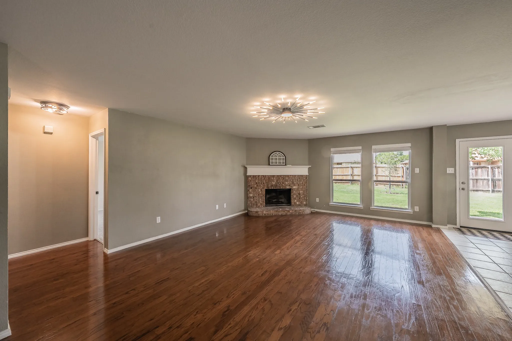Single Family Residence For Sale in Denton County , 108 Tripp Trail, Denton, Texas 76207, 4 Bedroom, 3 Bathroom, 2 Garage spaces, 2,690 Sqft, built in 2004, mls#21276636, Real Estate Agent in Denton, Homes For Sale in Denton county, Homes For Sale in Denton, Realtor in Denton Texas, Real Estate Brokerage Independent Realty Texas, Luminita Cordes Realtor