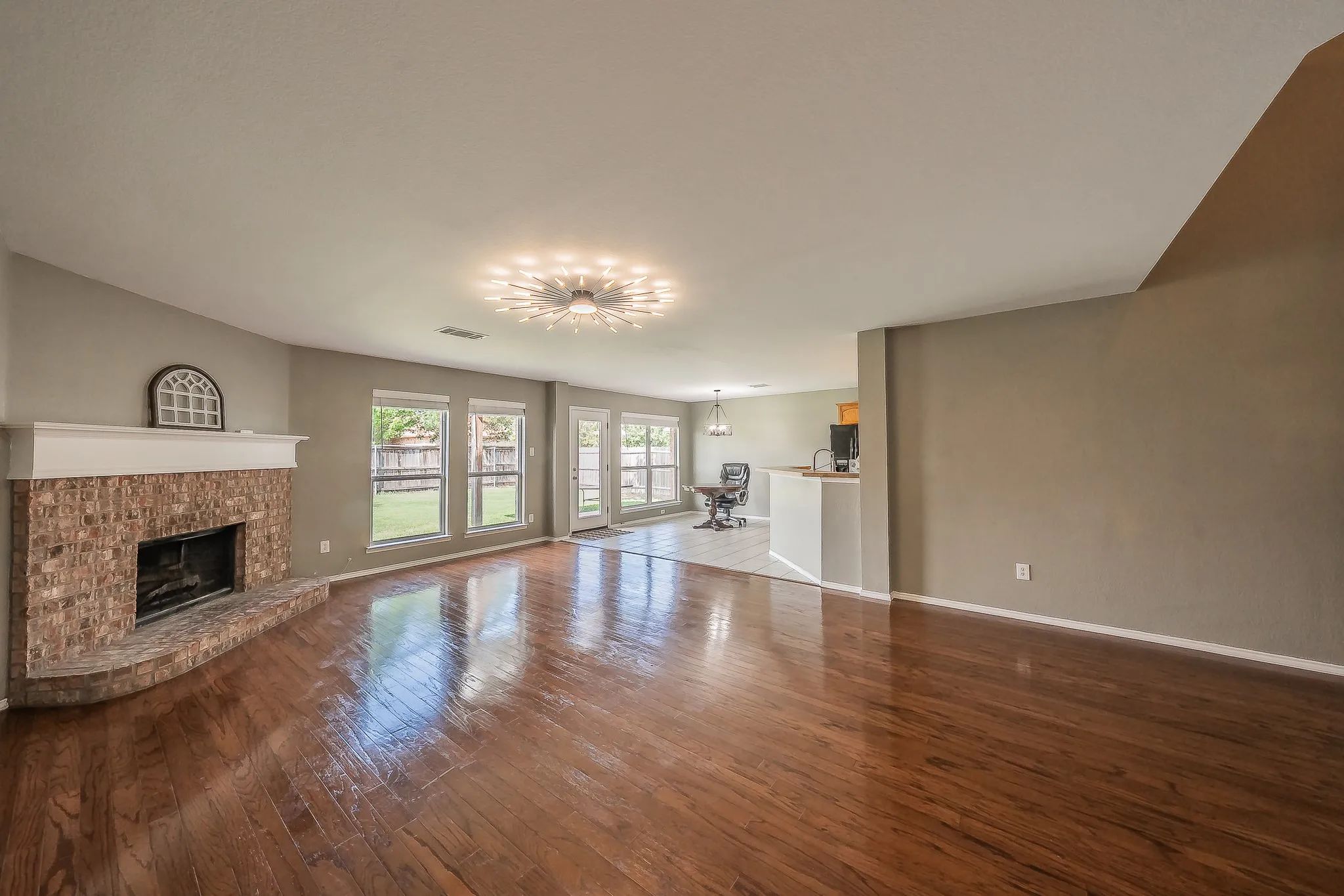 Single Family Residence For Sale in Denton County , 108 Tripp Trail, Denton, Texas 76207, 4 Bedroom, 3 Bathroom, 2 Garage spaces, 2,690 Sqft, built in 2004, mls#21276636, Real Estate Agent in Denton, Homes For Sale in Denton county, Homes For Sale in Denton, Realtor in Denton Texas, Real Estate Brokerage Independent Realty Texas, Luminita Cordes Realtor