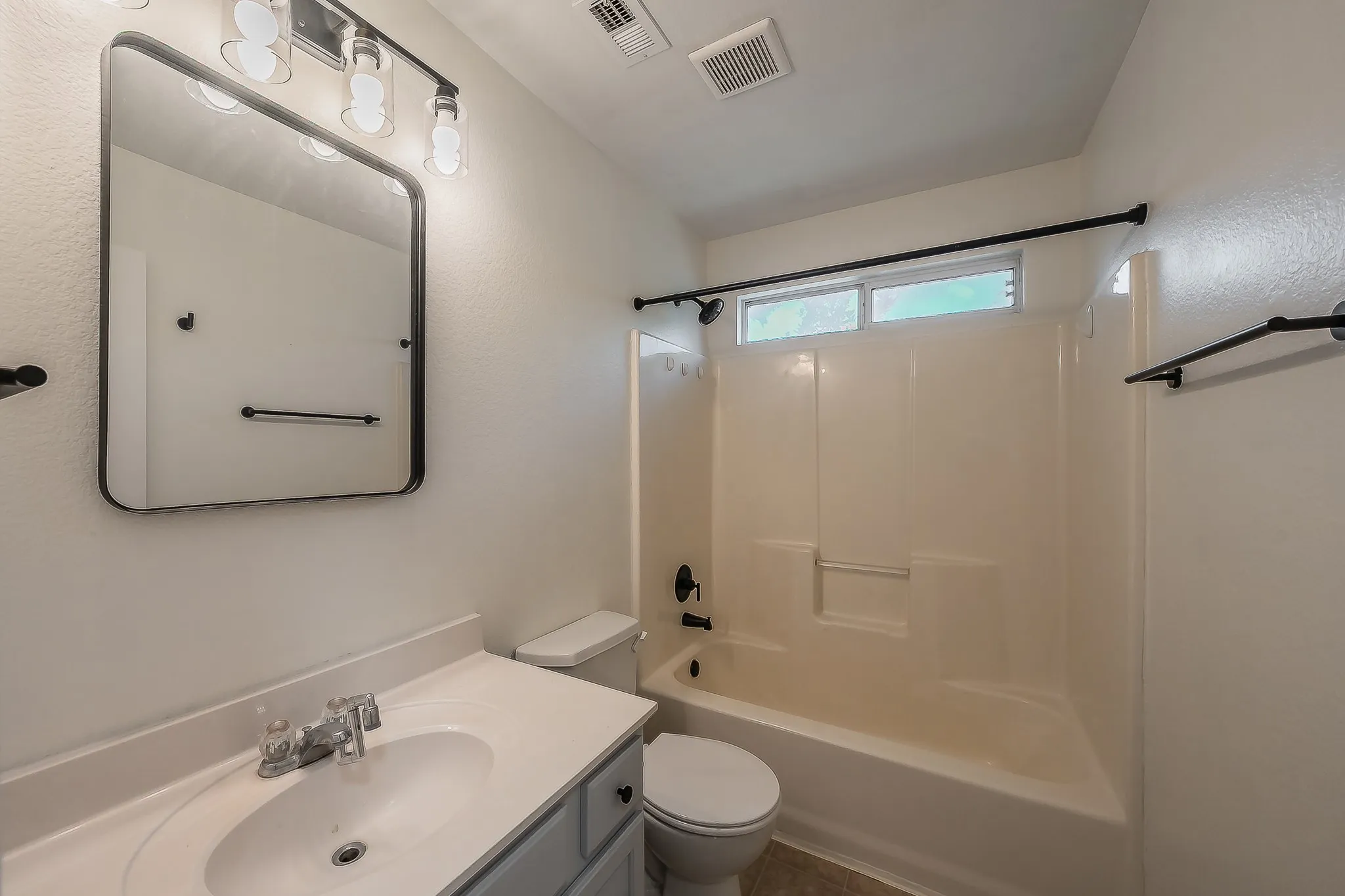 Single Family Residence For Sale in Denton County , 108 Tripp Trail, Denton, Texas 76207, 4 Bedroom, 3 Bathroom, 2 Garage spaces, 2,690 Sqft, built in 2004, mls#21276636, Real Estate Agent in Denton, Homes For Sale in Denton county, Homes For Sale in Denton, Realtor in Denton Texas, Real Estate Brokerage Independent Realty Texas, Luminita Cordes Realtor