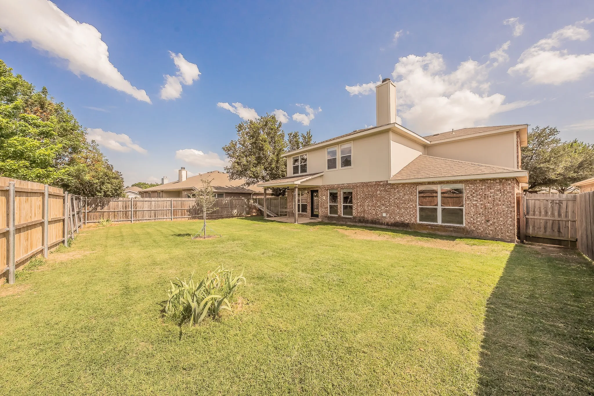 Single Family Residence For Sale in Denton County , 108 Tripp Trail, Denton, Texas 76207, 4 Bedroom, 3 Bathroom, 2 Garage spaces, 2,690 Sqft, built in 2004, mls#21276636, Real Estate Agent in Denton, Homes For Sale in Denton county, Homes For Sale in Denton, Realtor in Denton Texas, Real Estate Brokerage Independent Realty Texas, Luminita Cordes Realtor