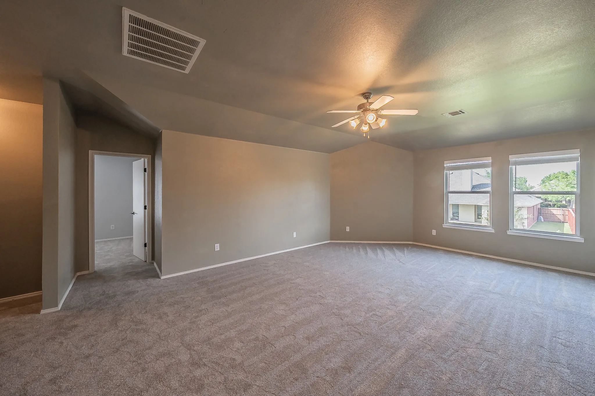 Single Family Residence For Sale in Denton County , 108 Tripp Trail, Denton, Texas 76207, 4 Bedroom, 3 Bathroom, 2 Garage spaces, 2,690 Sqft, built in 2004, mls#21276636, Real Estate Agent in Denton, Homes For Sale in Denton county, Homes For Sale in Denton, Realtor in Denton Texas, Real Estate Brokerage Independent Realty Texas, Luminita Cordes Realtor