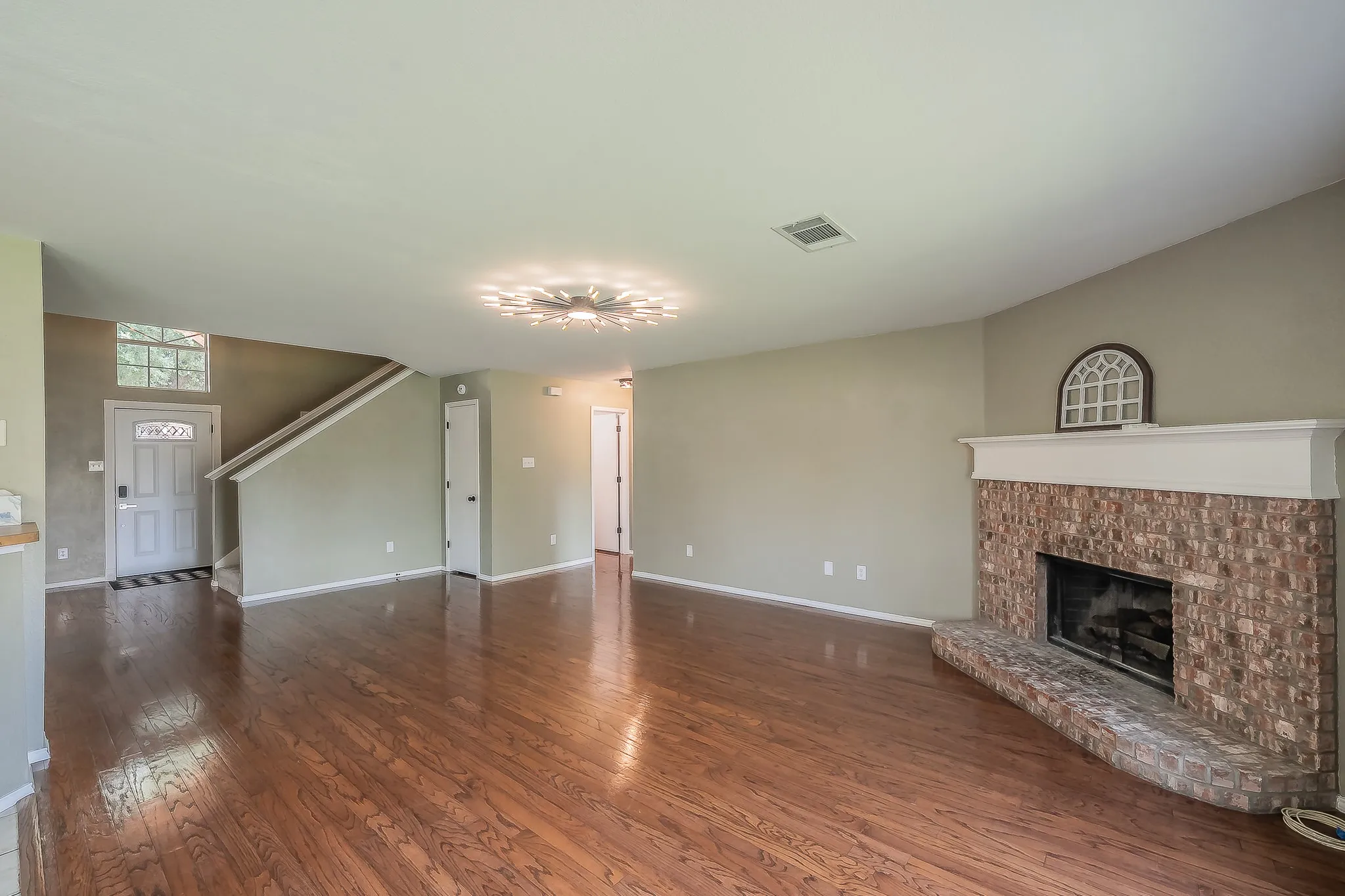 Single Family Residence For Sale in Denton County , 108 Tripp Trail, Denton, Texas 76207, 4 Bedroom, 3 Bathroom, 2 Garage spaces, 2,690 Sqft, built in 2004, mls#21276636, Real Estate Agent in Denton, Homes For Sale in Denton county, Homes For Sale in Denton, Realtor in Denton Texas, Real Estate Brokerage Independent Realty Texas, Luminita Cordes Realtor