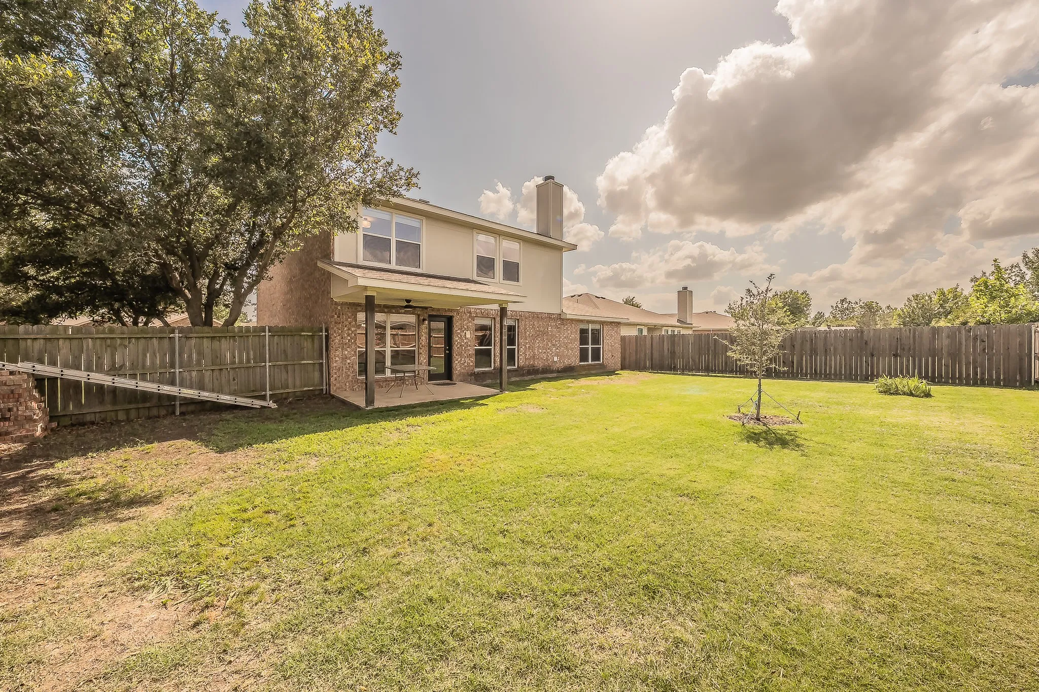 Single Family Residence For Sale in Denton County , 108 Tripp Trail, Denton, Texas 76207, 4 Bedroom, 3 Bathroom, 2 Garage spaces, 2,690 Sqft, built in 2004, mls#21276636, Real Estate Agent in Denton, Homes For Sale in Denton county, Homes For Sale in Denton, Realtor in Denton Texas, Real Estate Brokerage Independent Realty Texas, Luminita Cordes Realtor