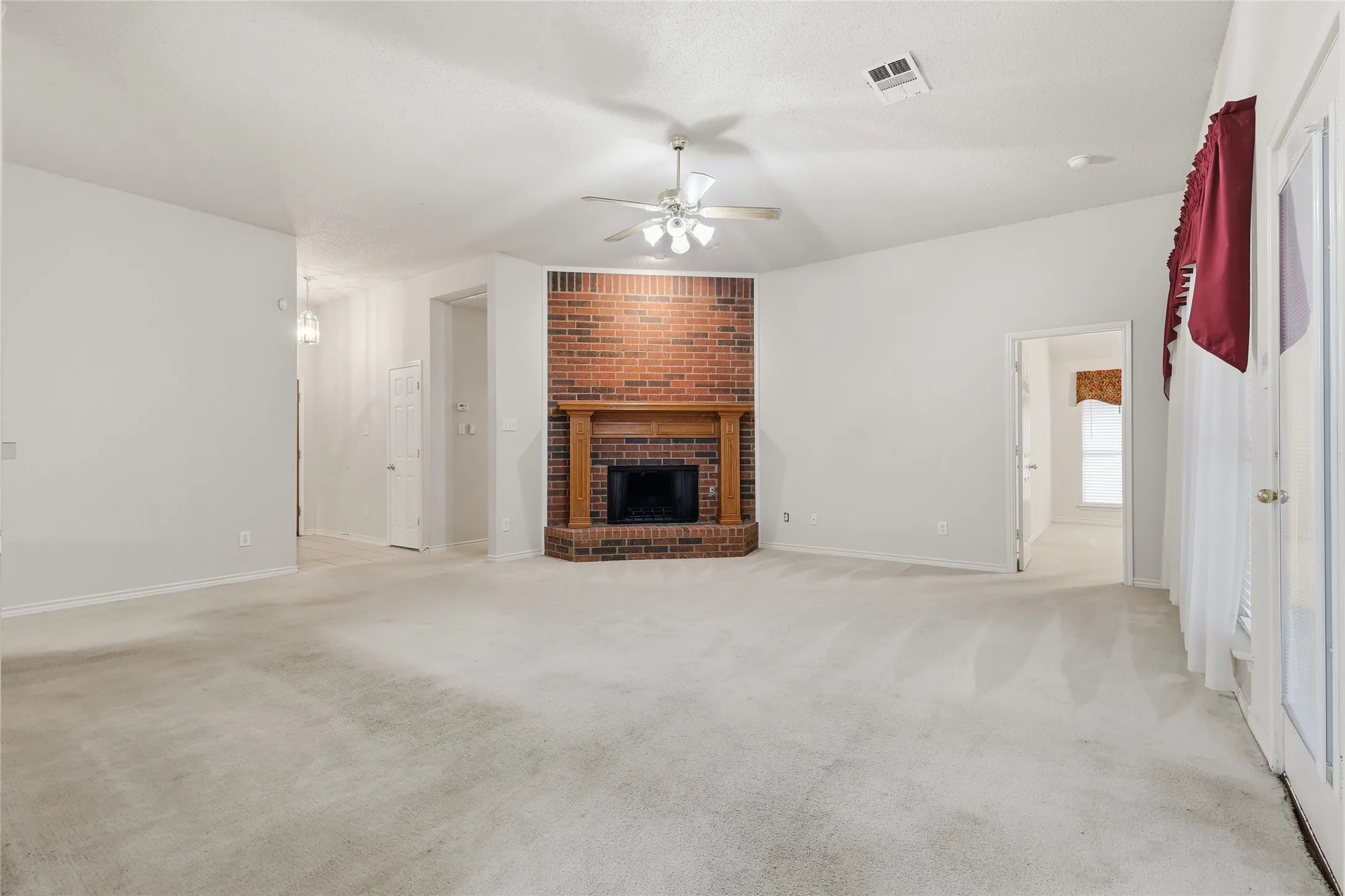 Single Family Residence For Sale in Dallas County , 3611 Cedar Creek Lane, Sachse, Texas 75048, 4 Bedroom, 2 Bathroom, 2 Garage spaces, 2,312 Sqft, built in 2002, mls#21279508, Real Estate Agent in Sachse, Homes For Sale in Dallas county, Homes For Sale in Sachse, Realtor in Sachse Texas, Real Estate Brokerage Independent Realty Texas, Luminita Cordes Realtor