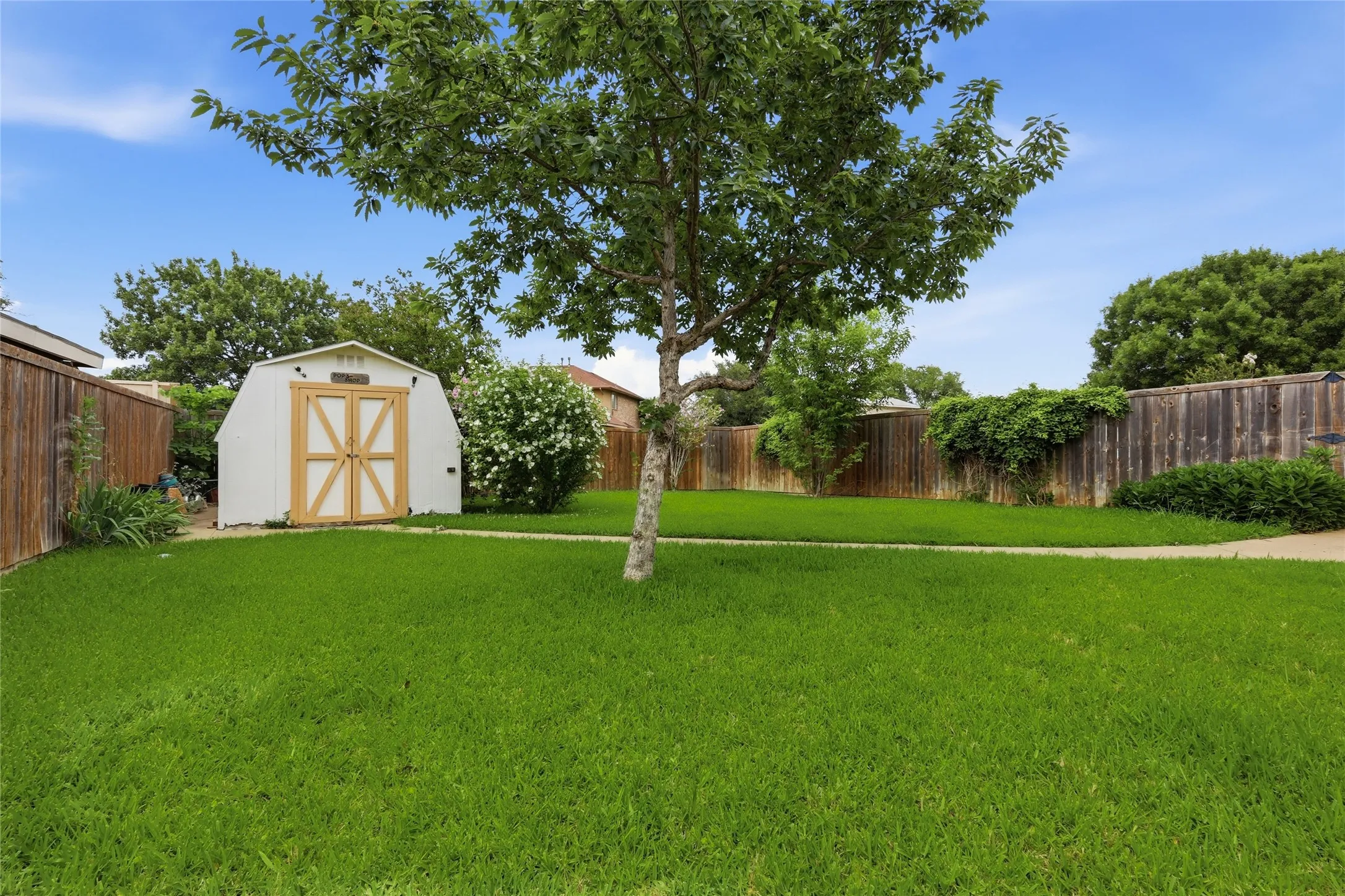 Single Family Residence For Sale in Dallas County , 3611 Cedar Creek Lane, Sachse, Texas 75048, 4 Bedroom, 2 Bathroom, 2 Garage spaces, 2,312 Sqft, built in 2002, mls#21279508, Real Estate Agent in Sachse, Homes For Sale in Dallas county, Homes For Sale in Sachse, Realtor in Sachse Texas, Real Estate Brokerage Independent Realty Texas, Luminita Cordes Realtor