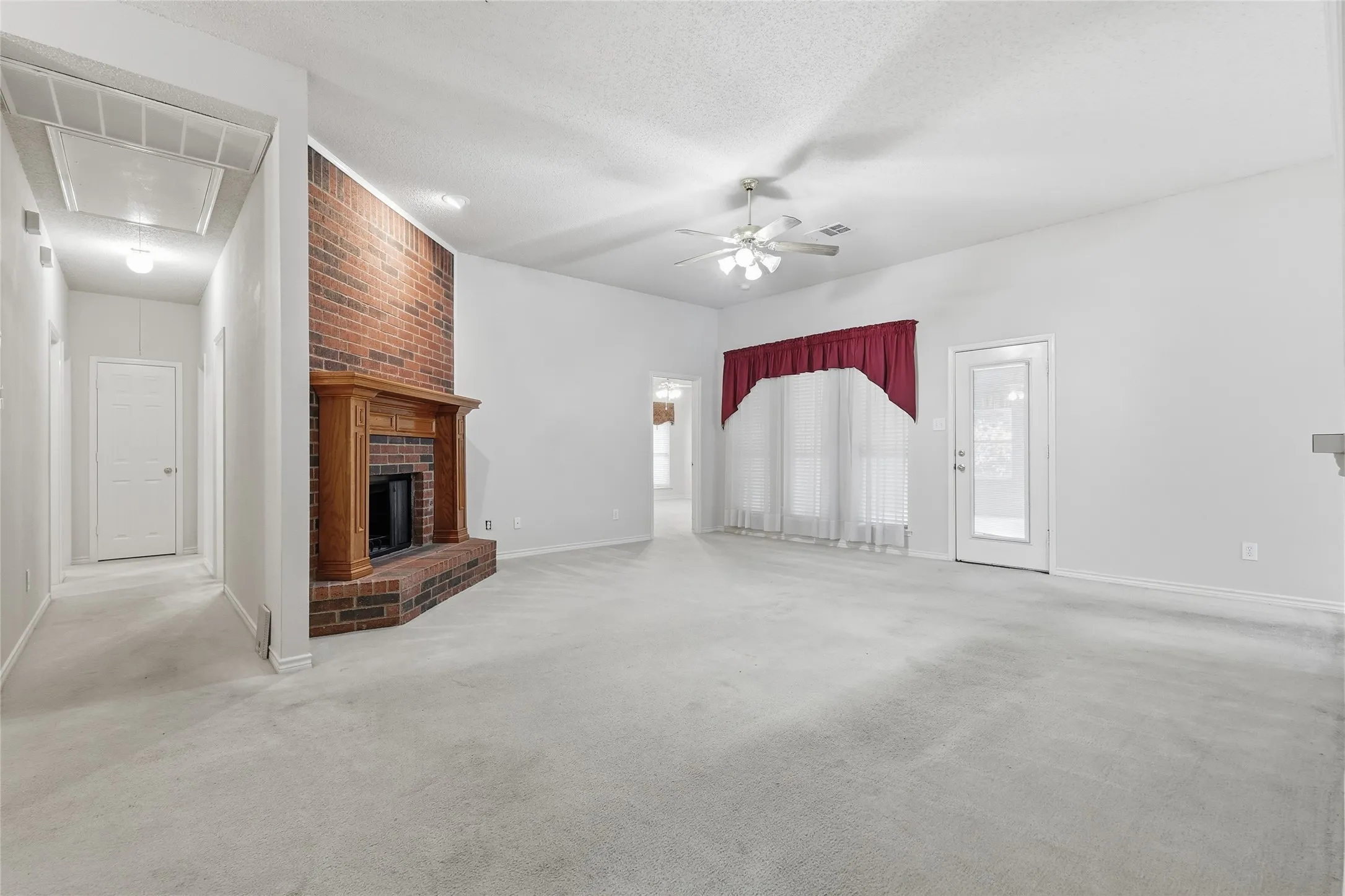 Single Family Residence For Sale in Dallas County , 3611 Cedar Creek Lane, Sachse, Texas 75048, 4 Bedroom, 2 Bathroom, 2 Garage spaces, 2,312 Sqft, built in 2002, mls#21279508, Real Estate Agent in Sachse, Homes For Sale in Dallas county, Homes For Sale in Sachse, Realtor in Sachse Texas, Real Estate Brokerage Independent Realty Texas, Luminita Cordes Realtor