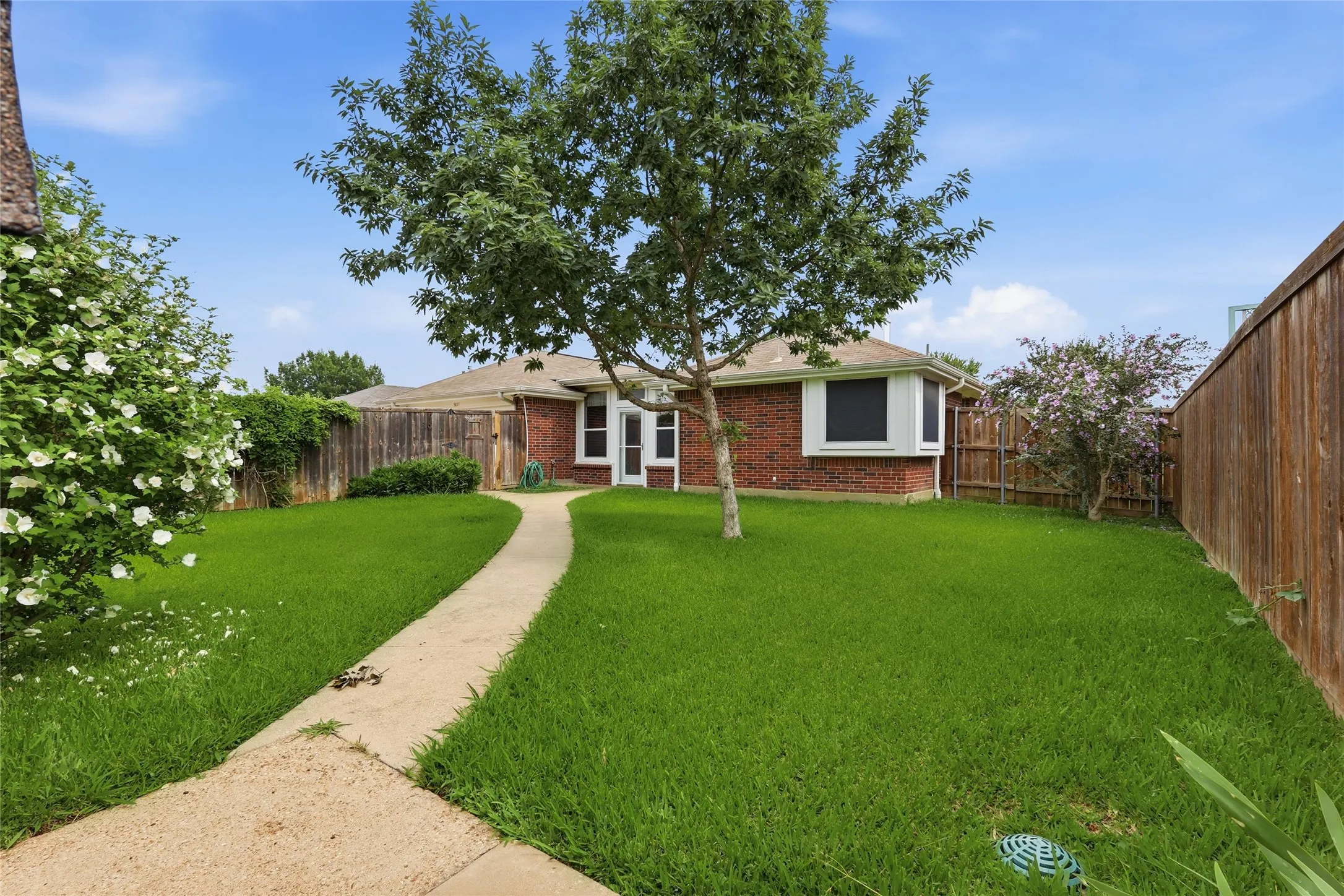 Single Family Residence For Sale in Dallas County , 3611 Cedar Creek Lane, Sachse, Texas 75048, 4 Bedroom, 2 Bathroom, 2 Garage spaces, 2,312 Sqft, built in 2002, mls#21279508, Real Estate Agent in Sachse, Homes For Sale in Dallas county, Homes For Sale in Sachse, Realtor in Sachse Texas, Real Estate Brokerage Independent Realty Texas, Luminita Cordes Realtor