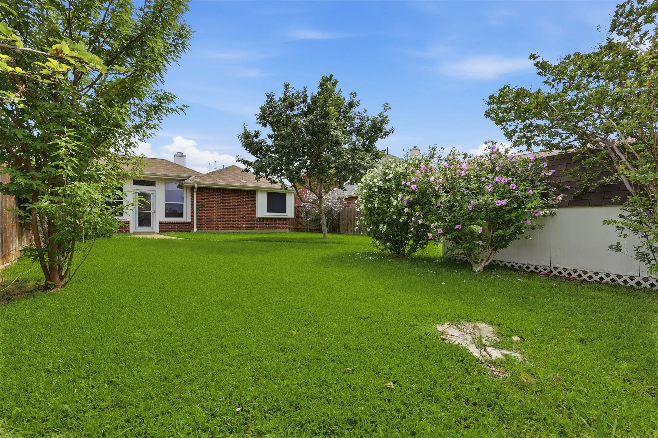 Single Family Residence For Sale in Dallas County , 3611 Cedar Creek Lane, Sachse, Texas 75048, 4 Bedroom, 2 Bathroom, 2 Garage spaces, 2,312 Sqft, built in 2002, mls#21279508, Real Estate Agent in Sachse, Homes For Sale in Dallas county, Homes For Sale in Sachse, Realtor in Sachse Texas, Real Estate Brokerage Independent Realty Texas, Luminita Cordes Realtor