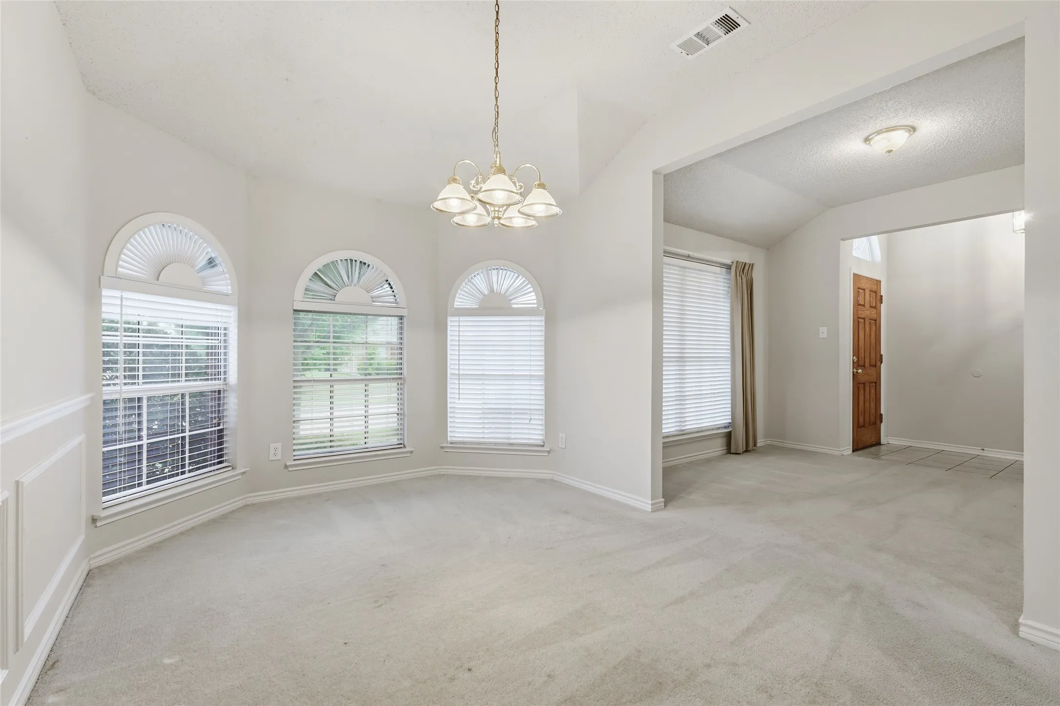 Single Family Residence For Sale in Dallas County , 3611 Cedar Creek Lane, Sachse, Texas 75048, 4 Bedroom, 2 Bathroom, 2 Garage spaces, 2,312 Sqft, built in 2002, mls#21279508, Real Estate Agent in Sachse, Homes For Sale in Dallas county, Homes For Sale in Sachse, Realtor in Sachse Texas, Real Estate Brokerage Independent Realty Texas, Luminita Cordes Realtor