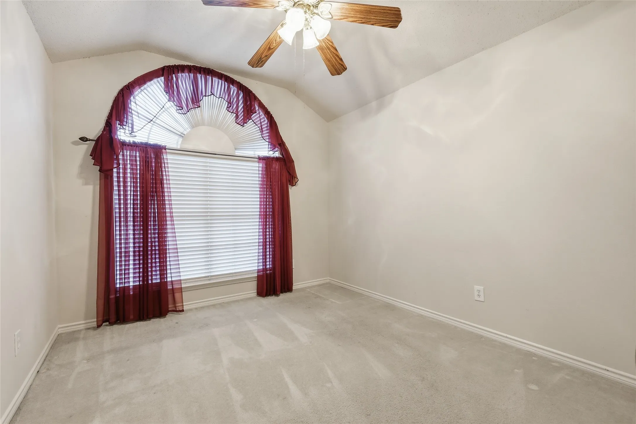 Single Family Residence For Sale in Dallas County , 3611 Cedar Creek Lane, Sachse, Texas 75048, 4 Bedroom, 2 Bathroom, 2 Garage spaces, 2,312 Sqft, built in 2002, mls#21279508, Real Estate Agent in Sachse, Homes For Sale in Dallas county, Homes For Sale in Sachse, Realtor in Sachse Texas, Real Estate Brokerage Independent Realty Texas, Luminita Cordes Realtor