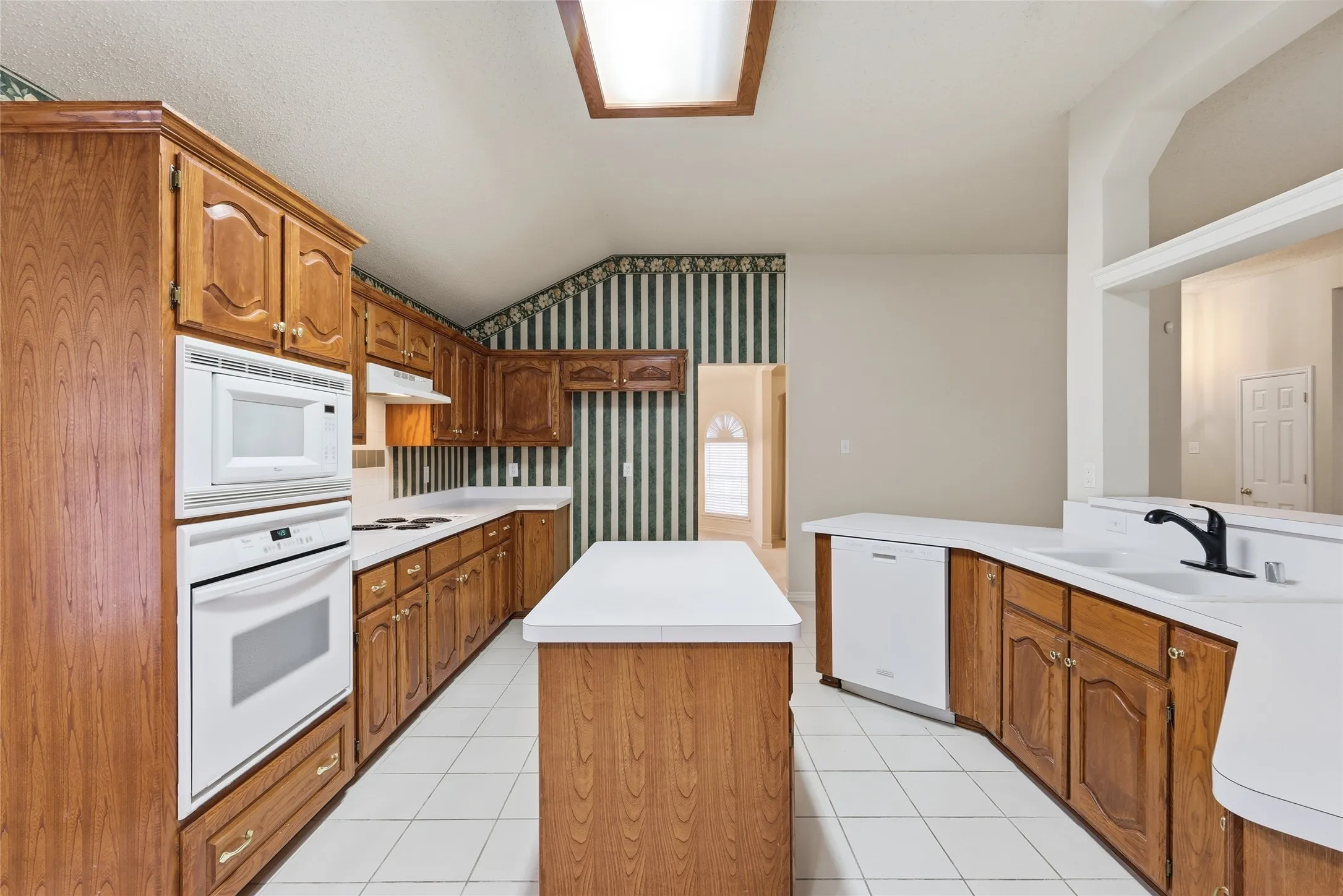 Single Family Residence For Sale in Dallas County , 3611 Cedar Creek Lane, Sachse, Texas 75048, 4 Bedroom, 2 Bathroom, 2 Garage spaces, 2,312 Sqft, built in 2002, mls#21279508, Real Estate Agent in Sachse, Homes For Sale in Dallas county, Homes For Sale in Sachse, Realtor in Sachse Texas, Real Estate Brokerage Independent Realty Texas, Luminita Cordes Realtor