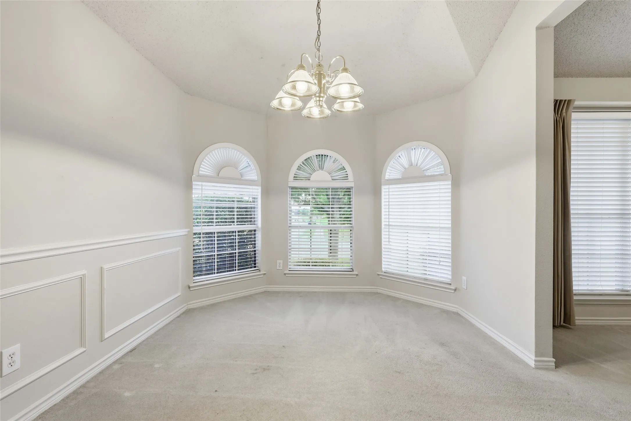 Single Family Residence For Sale in Dallas County , 3611 Cedar Creek Lane, Sachse, Texas 75048, 4 Bedroom, 2 Bathroom, 2 Garage spaces, 2,312 Sqft, built in 2002, mls#21279508, Real Estate Agent in Sachse, Homes For Sale in Dallas county, Homes For Sale in Sachse, Realtor in Sachse Texas, Real Estate Brokerage Independent Realty Texas, Luminita Cordes Realtor