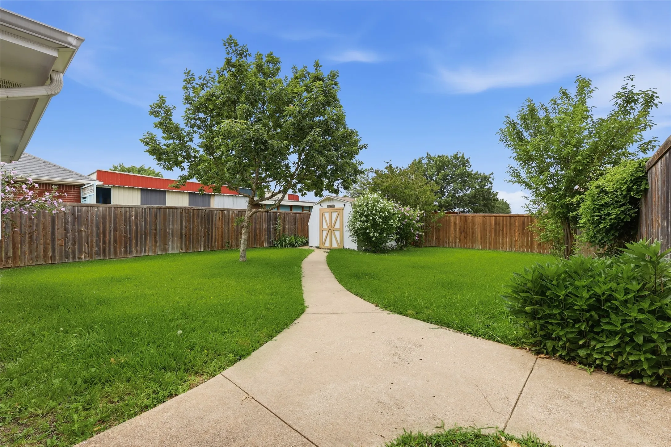 Single Family Residence For Sale in Dallas County , 3611 Cedar Creek Lane, Sachse, Texas 75048, 4 Bedroom, 2 Bathroom, 2 Garage spaces, 2,312 Sqft, built in 2002, mls#21279508, Real Estate Agent in Sachse, Homes For Sale in Dallas county, Homes For Sale in Sachse, Realtor in Sachse Texas, Real Estate Brokerage Independent Realty Texas, Luminita Cordes Realtor