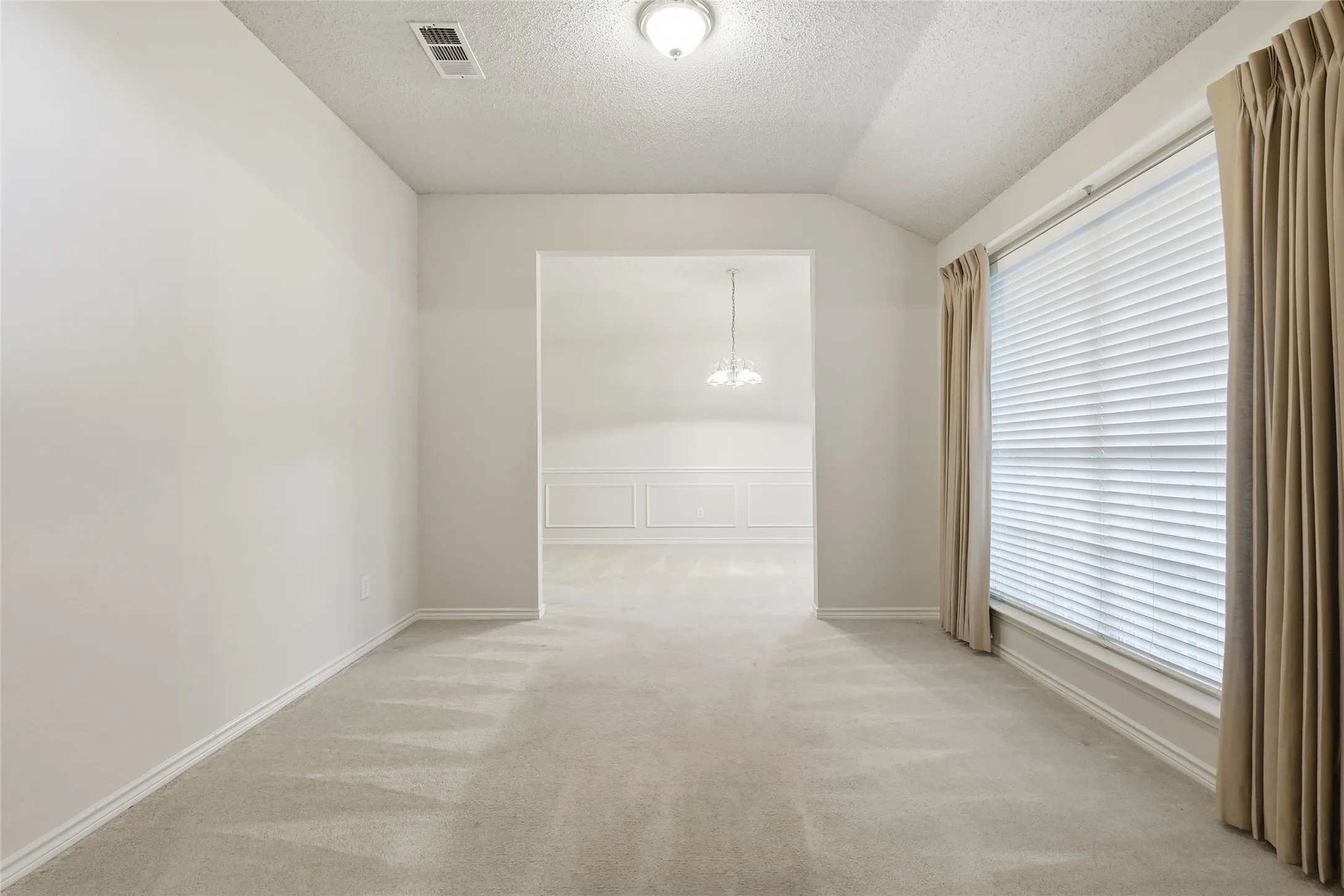 Single Family Residence For Sale in Dallas County , 3611 Cedar Creek Lane, Sachse, Texas 75048, 4 Bedroom, 2 Bathroom, 2 Garage spaces, 2,312 Sqft, built in 2002, mls#21279508, Real Estate Agent in Sachse, Homes For Sale in Dallas county, Homes For Sale in Sachse, Realtor in Sachse Texas, Real Estate Brokerage Independent Realty Texas, Luminita Cordes Realtor
