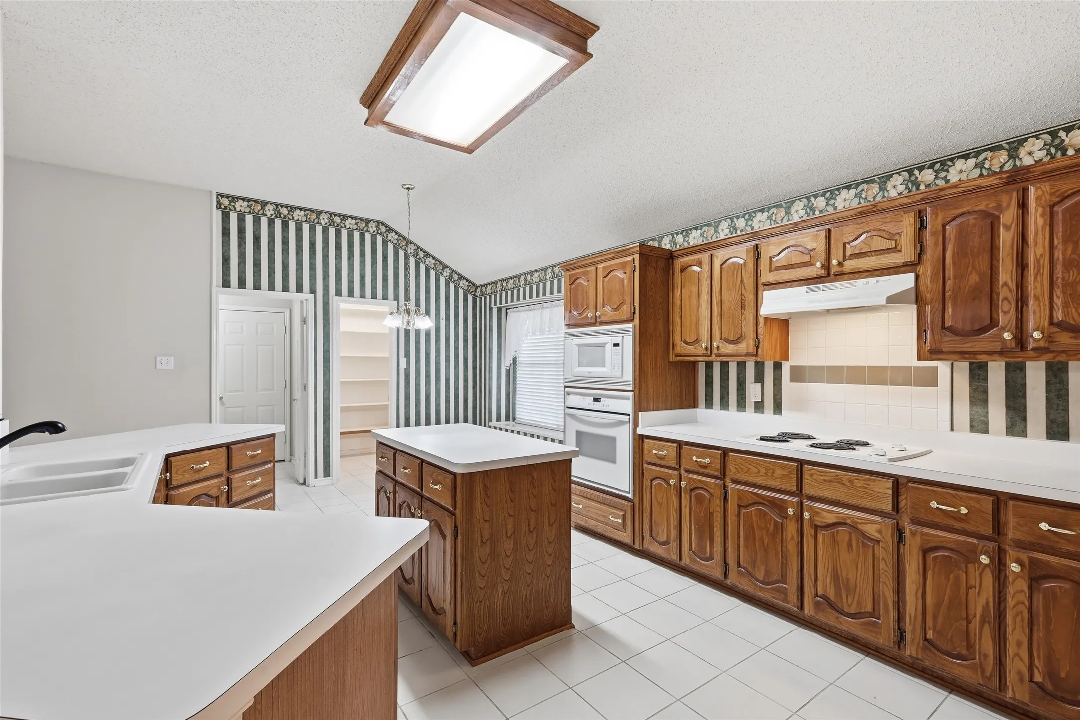Single Family Residence For Sale in Dallas County , 3611 Cedar Creek Lane, Sachse, Texas 75048, 4 Bedroom, 2 Bathroom, 2 Garage spaces, 2,312 Sqft, built in 2002, mls#21279508, Real Estate Agent in Sachse, Homes For Sale in Dallas county, Homes For Sale in Sachse, Realtor in Sachse Texas, Real Estate Brokerage Independent Realty Texas, Luminita Cordes Realtor