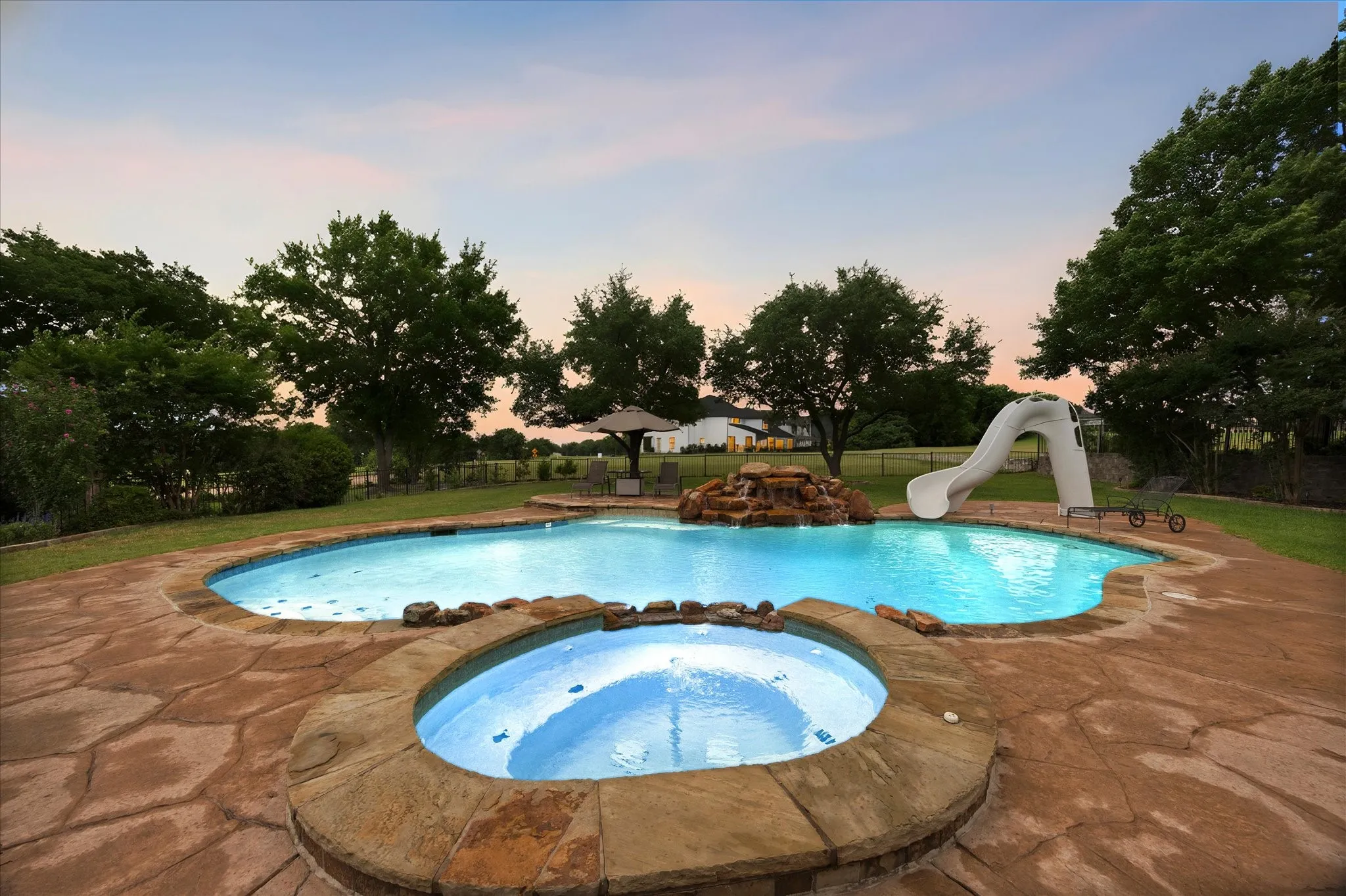 Plan your pool party here!