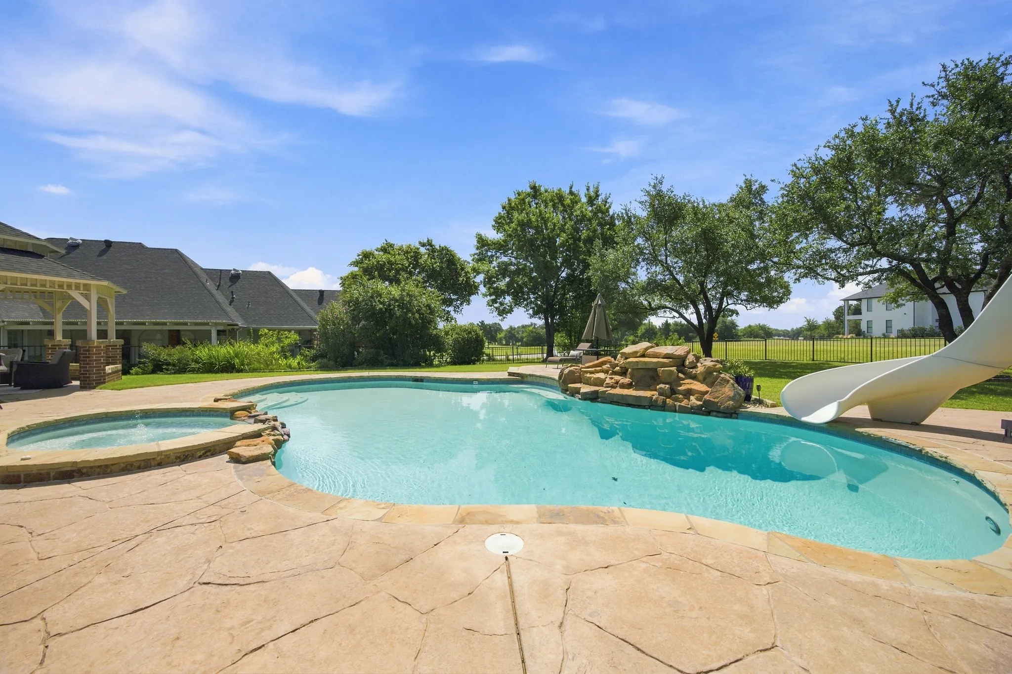 Single Family Residence For Sale in Rockwall County , 621 Liechty Court, Heath, Texas 75032, 5 Bedroom, 4 Bathroom, 3 Garage spaces, 3,740 Sqft, built in 1996, mls#21278324, Real Estate Agent in Heath, Homes For Sale in Rockwall county, Homes For Sale in Heath, Realtor in Heath Texas, Real Estate Brokerage Independent Realty Texas, Luminita Cordes Realtor