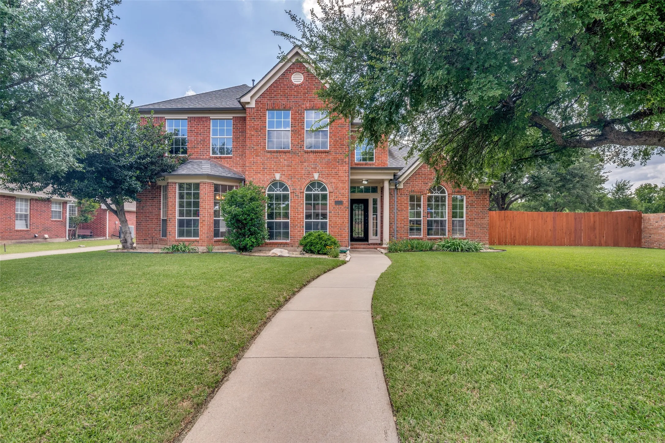 Single Family Residence For Sale in Collin County , 3631 Mackenzie Lane, Richardson, Texas 75082, 4 Bedroom, 3 Bathroom, 2 Garage spaces, 2,753 Sqft, built in 1994, mls#21279217, Real Estate Agent in Richardson, Homes For Sale in Collin county, Homes For Sale in Richardson, Realtor in Richardson Texas, Real Estate Brokerage Independent Realty Texas, Luminita Cordes Realtor