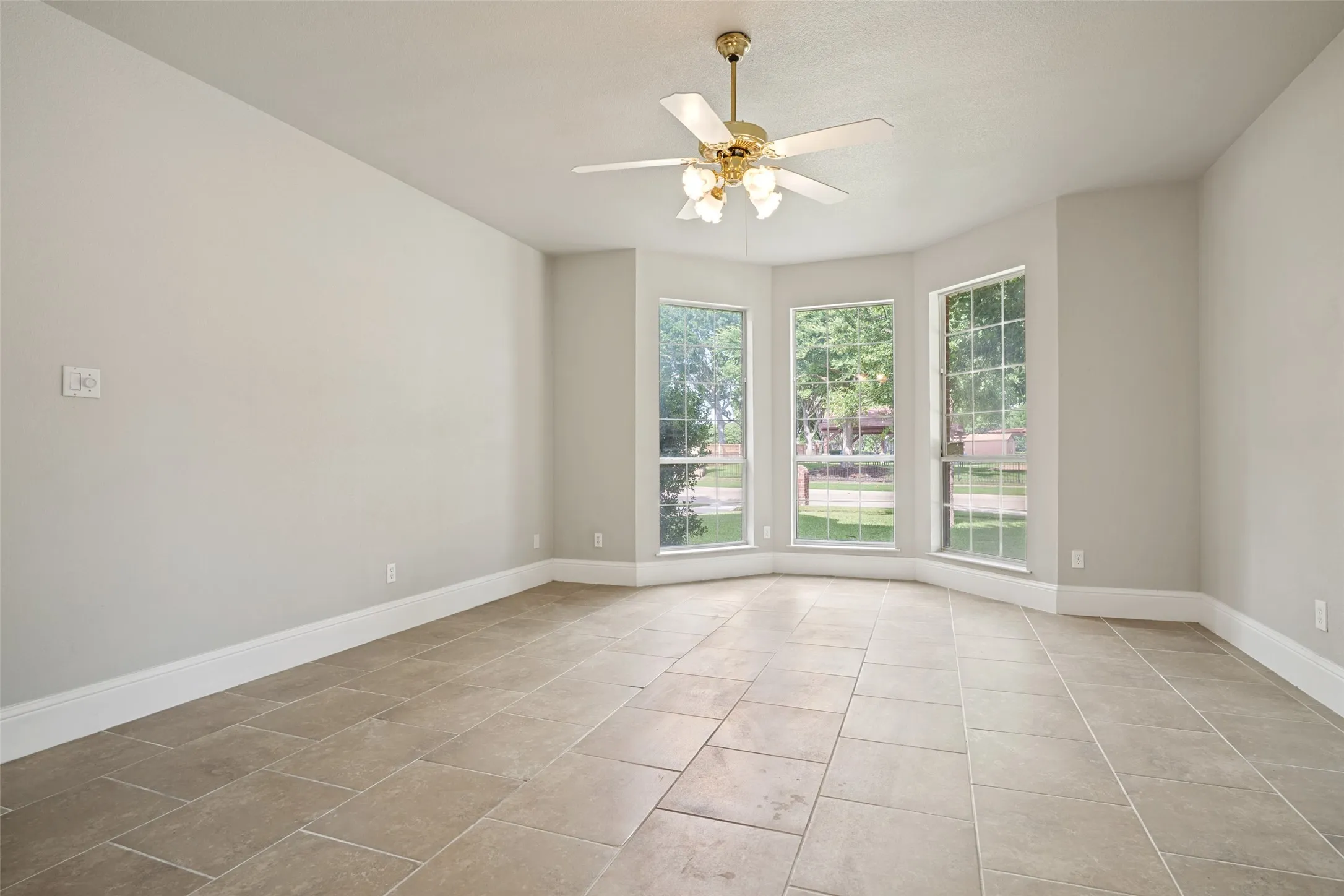 Single Family Residence For Sale in Collin County , 3631 Mackenzie Lane, Richardson, Texas 75082, 4 Bedroom, 3 Bathroom, 2 Garage spaces, 2,753 Sqft, built in 1994, mls#21279217, Real Estate Agent in Richardson, Homes For Sale in Collin county, Homes For Sale in Richardson, Realtor in Richardson Texas, Real Estate Brokerage Independent Realty Texas, Luminita Cordes Realtor