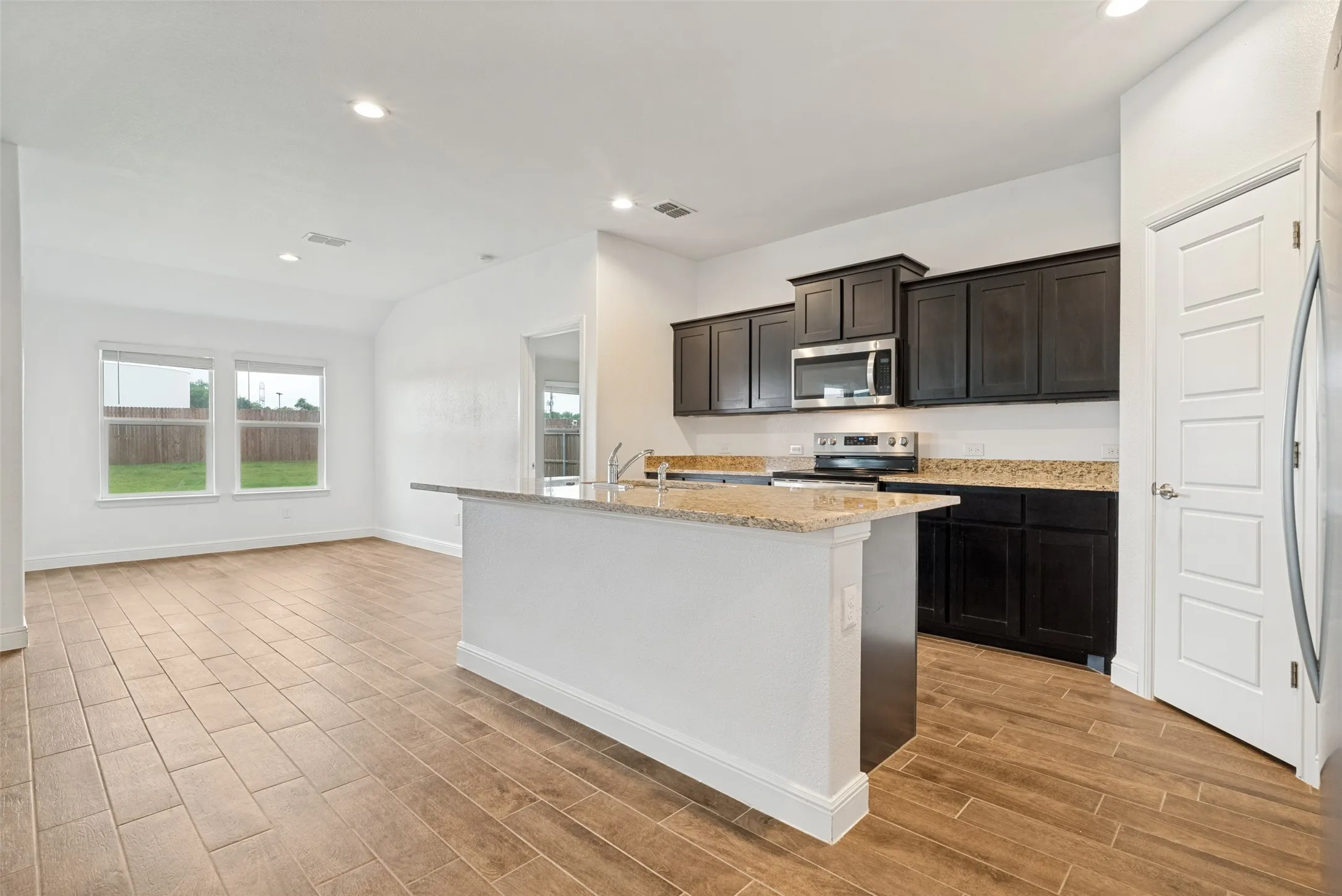 Single Family Residence For Sale in Johnson County , 608 Breckenridge Park Drive, Alvarado, Texas 76009, 4 Bedroom, 2 Bathroom, 2 Garage spaces, 1,819 Sqft, built in 2023, mls#21278175, Real Estate Agent in Alvarado, Homes For Sale in Johnson county, Homes For Sale in Alvarado, Realtor in Alvarado Texas, Real Estate Brokerage Independent Realty Texas, Luminita Cordes Realtor