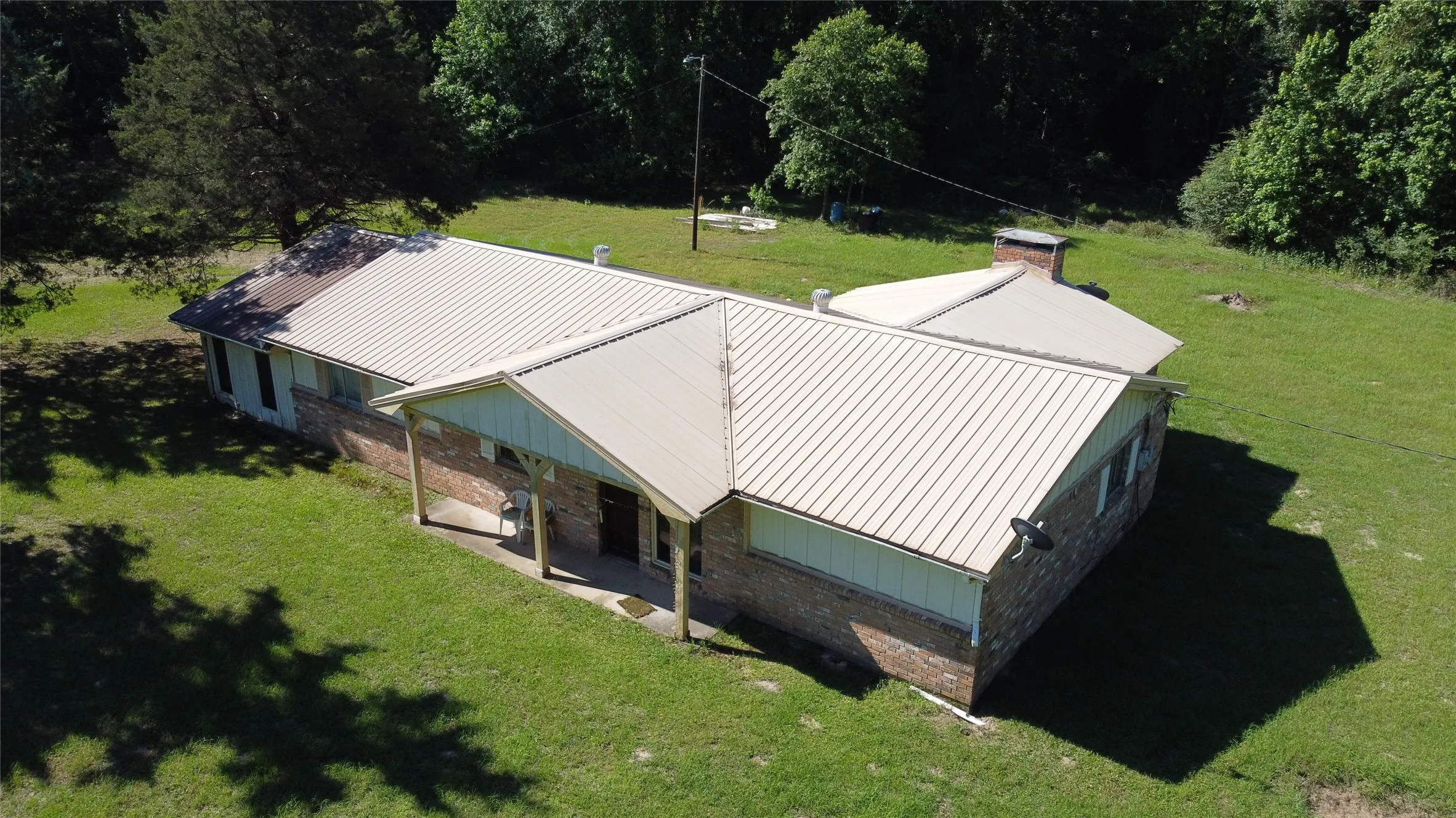 Single Family Residence For Sale in Cass County , 2388 County Road 4455, Bivins, Texas 75555, 4 Bedroom, 2 Bathroom, Garage spaces, 2,084 Sqft, built in 1970, mls#21279621, Real Estate Agent in Bivins, Homes For Sale in Cass county, Homes For Sale in Bivins, Realtor in Bivins Texas, Real Estate Brokerage Independent Realty Texas, Luminita Cordes Realtor