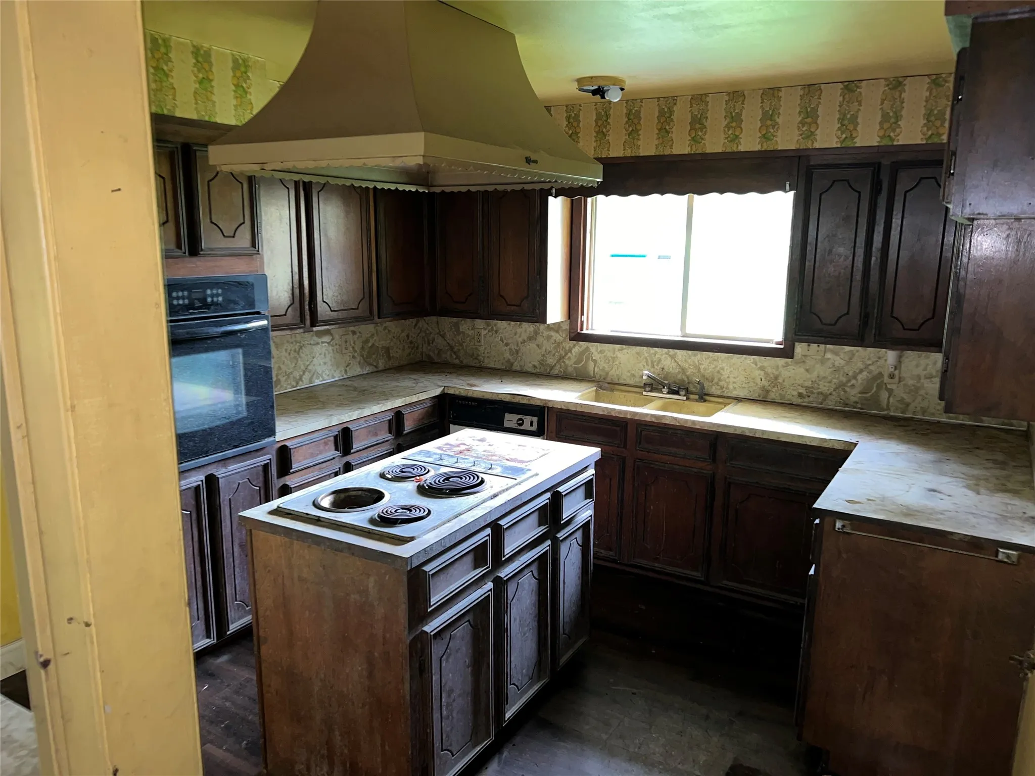 Single Family Residence For Sale in Cass County , 2388 County Road 4455, Bivins, Texas 75555, 4 Bedroom, 2 Bathroom, Garage spaces, 2,084 Sqft, built in 1970, mls#21279621, Real Estate Agent in Bivins, Homes For Sale in Cass county, Homes For Sale in Bivins, Realtor in Bivins Texas, Real Estate Brokerage Independent Realty Texas, Luminita Cordes Realtor