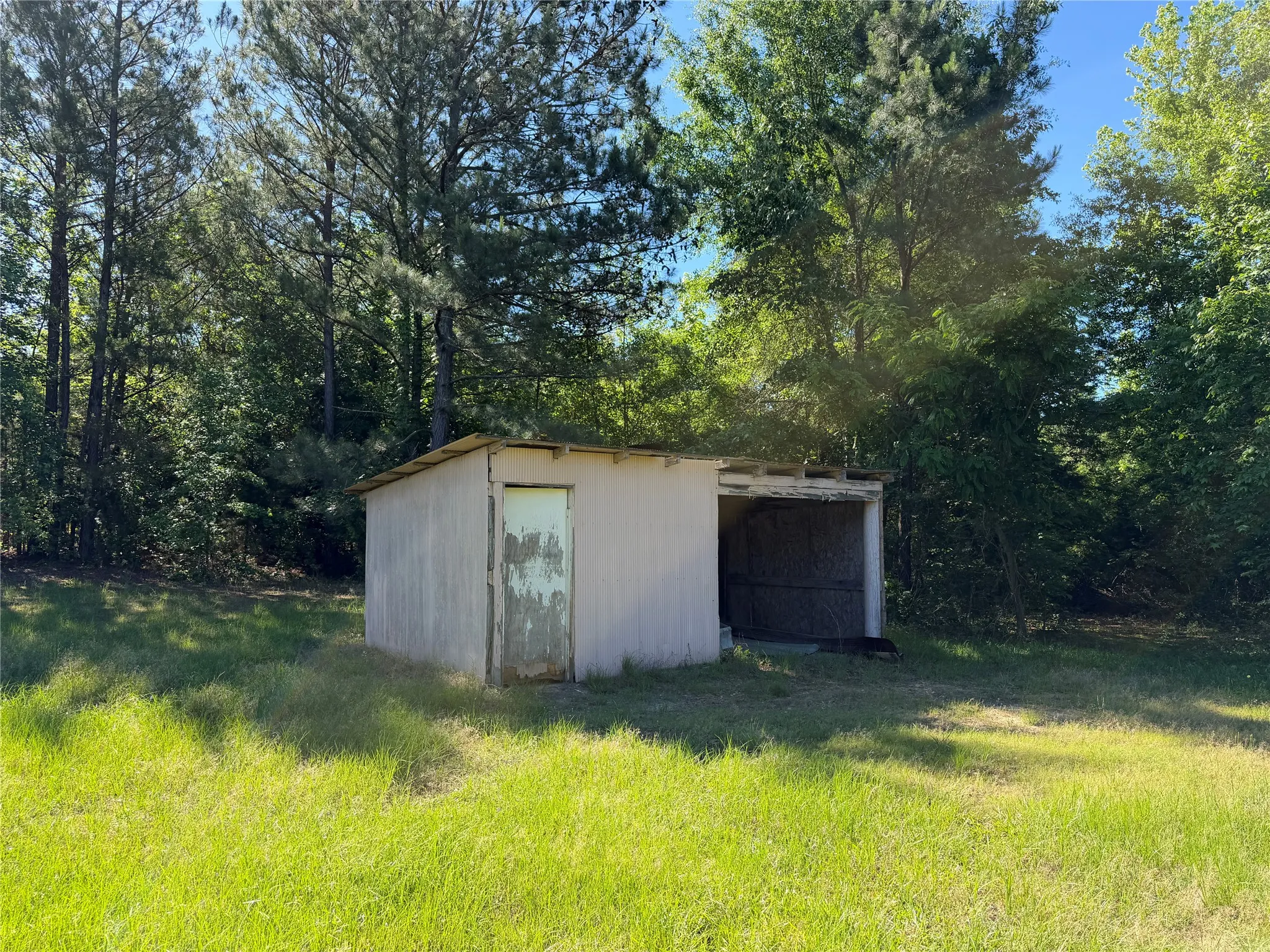 Single Family Residence For Sale in Cass County , 2388 County Road 4455, Bivins, Texas 75555, 4 Bedroom, 2 Bathroom, Garage spaces, 2,084 Sqft, built in 1970, mls#21279621, Real Estate Agent in Bivins, Homes For Sale in Cass county, Homes For Sale in Bivins, Realtor in Bivins Texas, Real Estate Brokerage Independent Realty Texas, Luminita Cordes Realtor