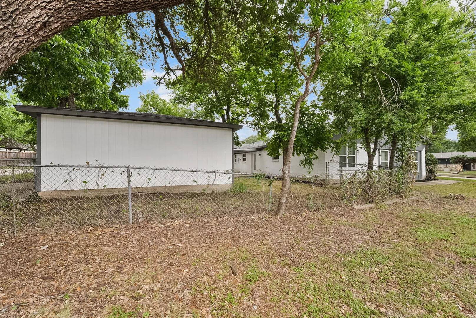 Single Family Residence For Sale in Collin County , 1425 Oakhill Drive, Plano, Texas 75075, 3 Bedroom, 2 Bathroom, 2 Garage spaces, 1,727 Sqft, built in 1963, mls#21279623, Real Estate Agent in Plano, Homes For Sale in Collin county, Homes For Sale in Plano, Realtor in Plano Texas, Real Estate Brokerage Independent Realty Texas, Luminita Cordes Realtor