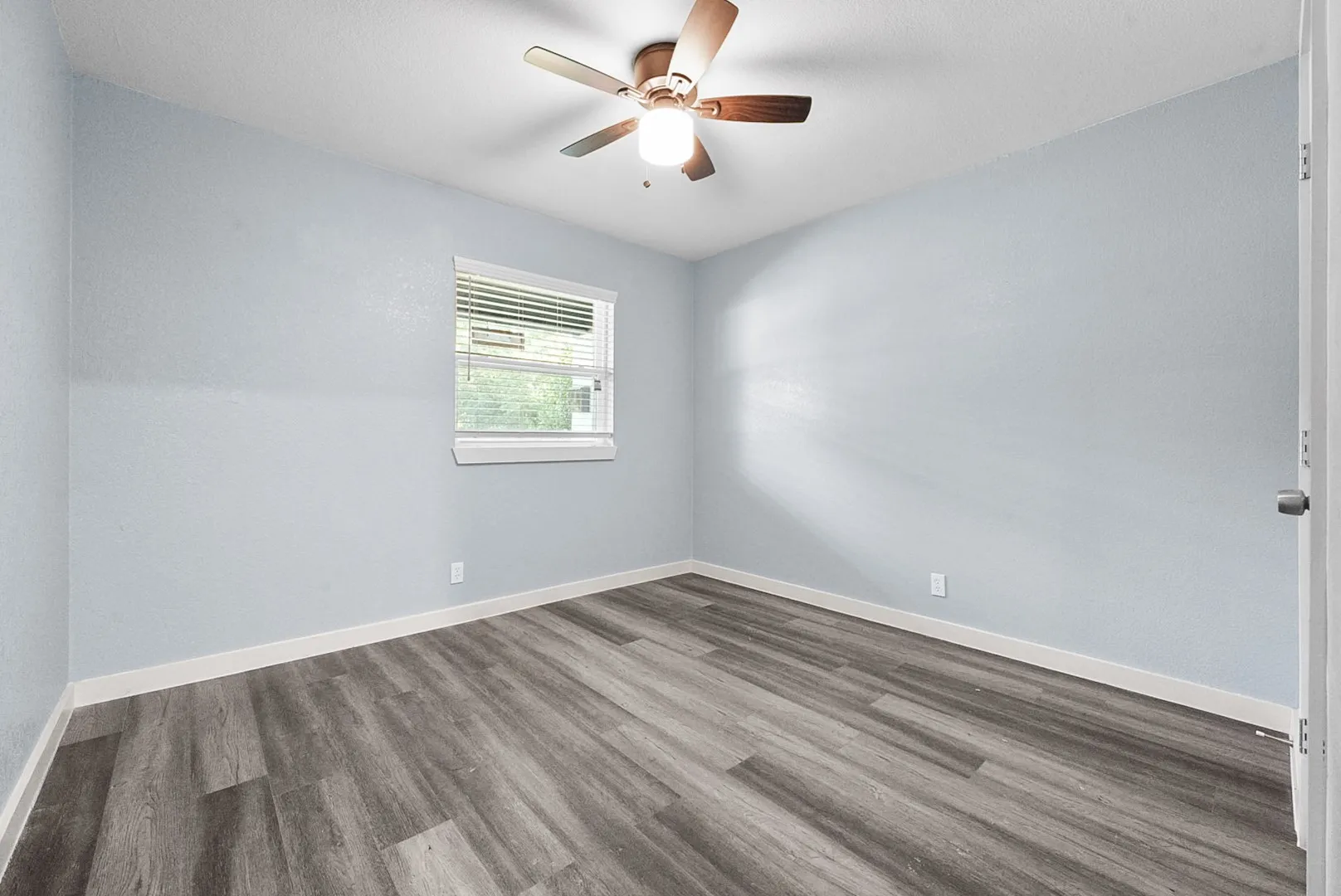 Single Family Residence For Sale in Collin County , 1425 Oakhill Drive, Plano, Texas 75075, 3 Bedroom, 2 Bathroom, 2 Garage spaces, 1,727 Sqft, built in 1963, mls#21279623, Real Estate Agent in Plano, Homes For Sale in Collin county, Homes For Sale in Plano, Realtor in Plano Texas, Real Estate Brokerage Independent Realty Texas, Luminita Cordes Realtor