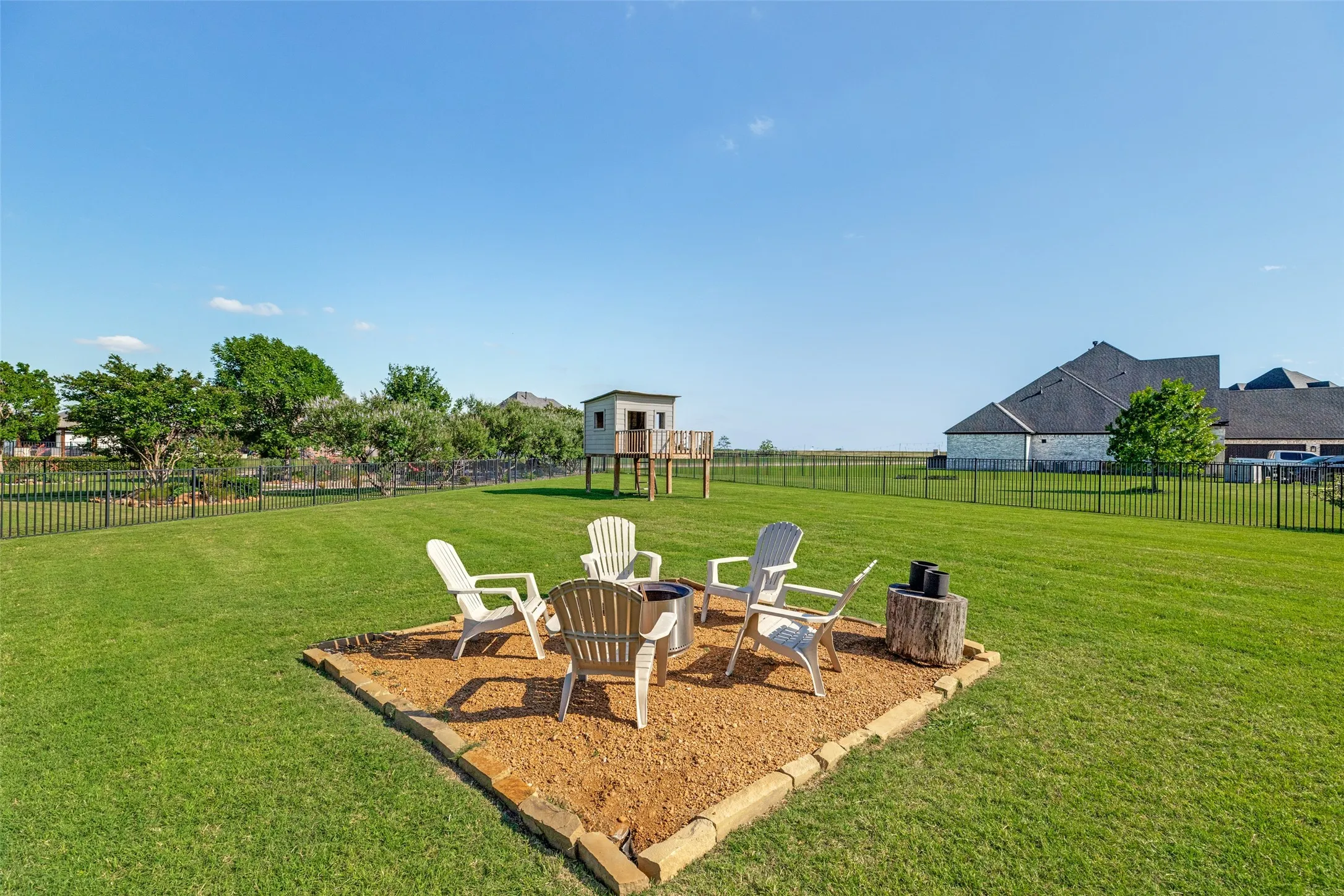 Single Family Residence For Sale in Grayson County , 1212 Karsten Ridge Pass, Gunter, Texas 75058, 5 Bedroom, 4 Bathroom, 3 Garage spaces, 4,279 Sqft, built in 2016, mls#21274551, Real Estate Agent in Gunter, Homes For Sale in Grayson county, Homes For Sale in Gunter, Realtor in Gunter Texas, Real Estate Brokerage Independent Realty Texas, Luminita Cordes Realtor