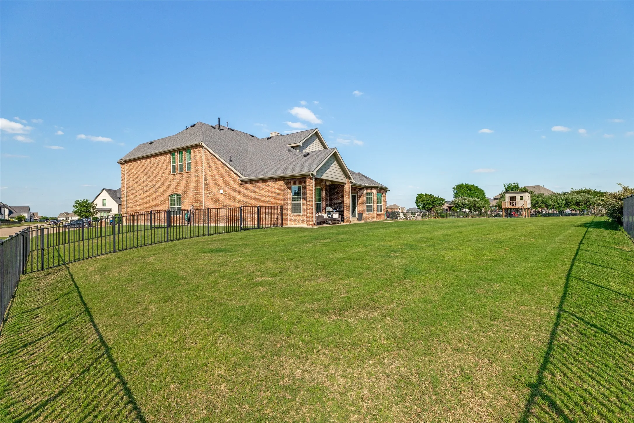 Single Family Residence For Sale in Grayson County , 1212 Karsten Ridge Pass, Gunter, Texas 75058, 5 Bedroom, 4 Bathroom, 3 Garage spaces, 4,279 Sqft, built in 2016, mls#21274551, Real Estate Agent in Gunter, Homes For Sale in Grayson county, Homes For Sale in Gunter, Realtor in Gunter Texas, Real Estate Brokerage Independent Realty Texas, Luminita Cordes Realtor