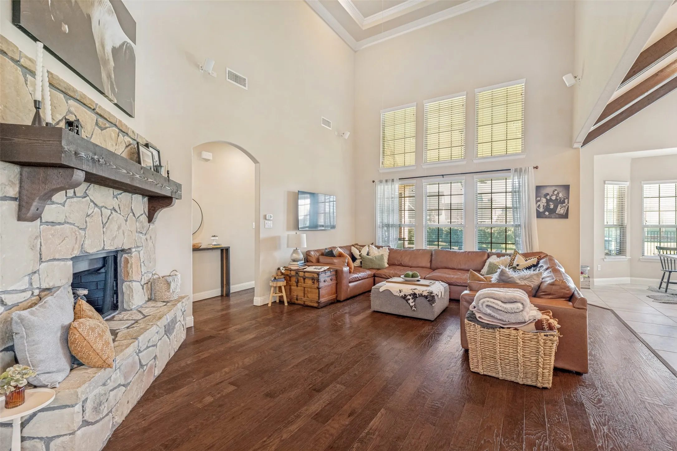 Single Family Residence For Sale in Grayson County , 1212 Karsten Ridge Pass, Gunter, Texas 75058, 5 Bedroom, 4 Bathroom, 3 Garage spaces, 4,279 Sqft, built in 2016, mls#21274551, Real Estate Agent in Gunter, Homes For Sale in Grayson county, Homes For Sale in Gunter, Realtor in Gunter Texas, Real Estate Brokerage Independent Realty Texas, Luminita Cordes Realtor