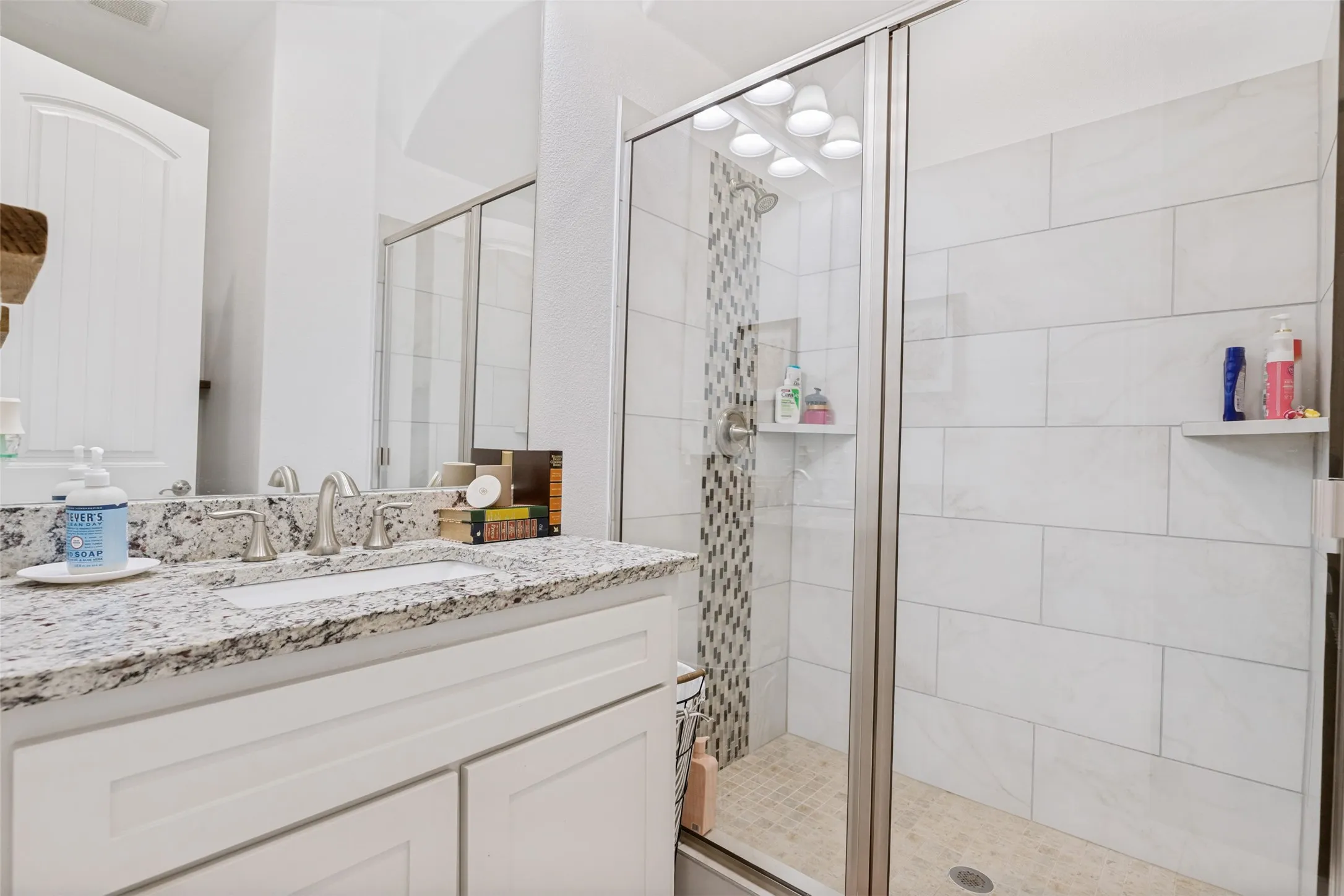 Single Family Residence For Sale in Grayson County , 1212 Karsten Ridge Pass, Gunter, Texas 75058, 5 Bedroom, 4 Bathroom, 3 Garage spaces, 4,279 Sqft, built in 2016, mls#21274551, Real Estate Agent in Gunter, Homes For Sale in Grayson county, Homes For Sale in Gunter, Realtor in Gunter Texas, Real Estate Brokerage Independent Realty Texas, Luminita Cordes Realtor