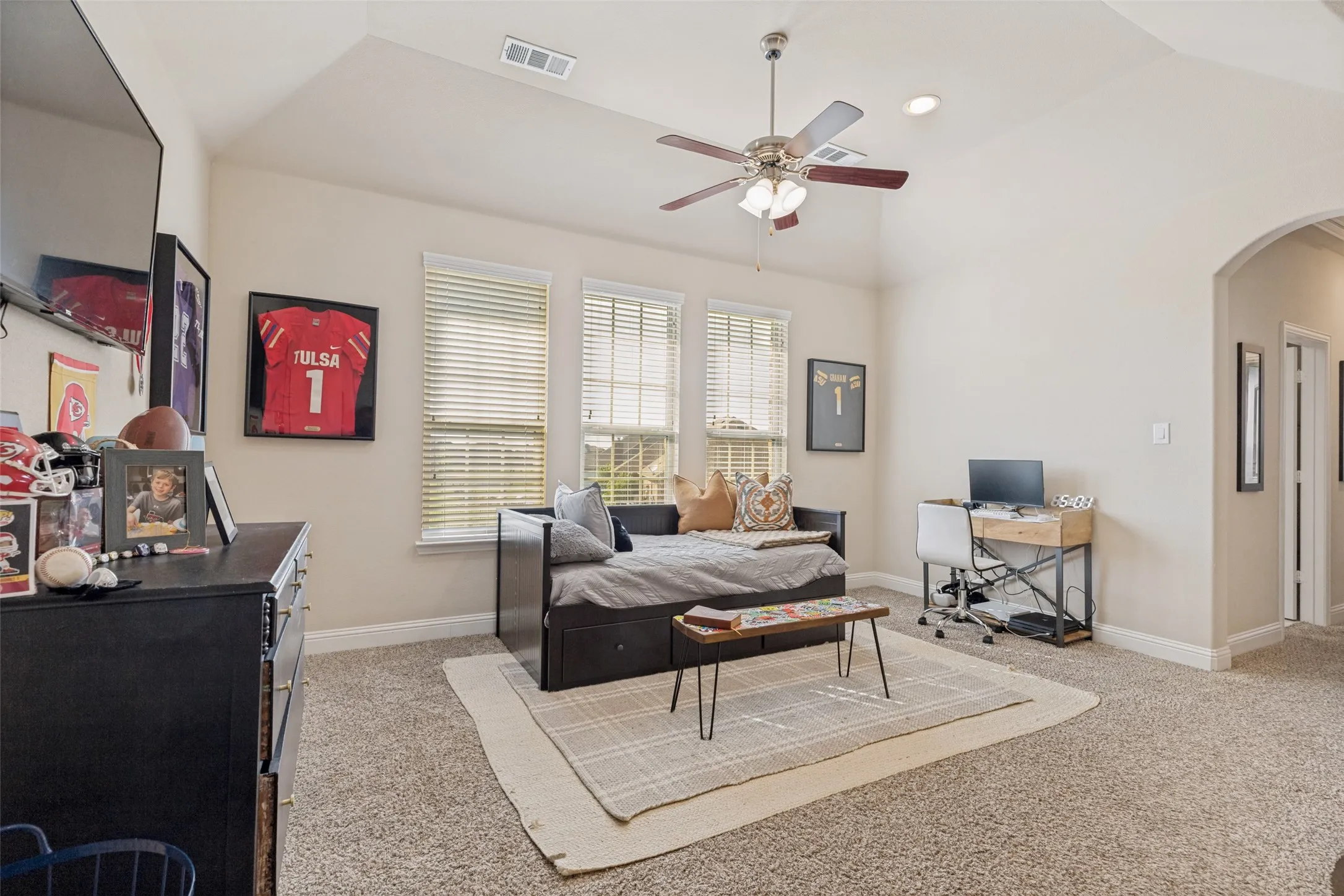 Single Family Residence For Sale in Grayson County , 1212 Karsten Ridge Pass, Gunter, Texas 75058, 5 Bedroom, 4 Bathroom, 3 Garage spaces, 4,279 Sqft, built in 2016, mls#21274551, Real Estate Agent in Gunter, Homes For Sale in Grayson county, Homes For Sale in Gunter, Realtor in Gunter Texas, Real Estate Brokerage Independent Realty Texas, Luminita Cordes Realtor