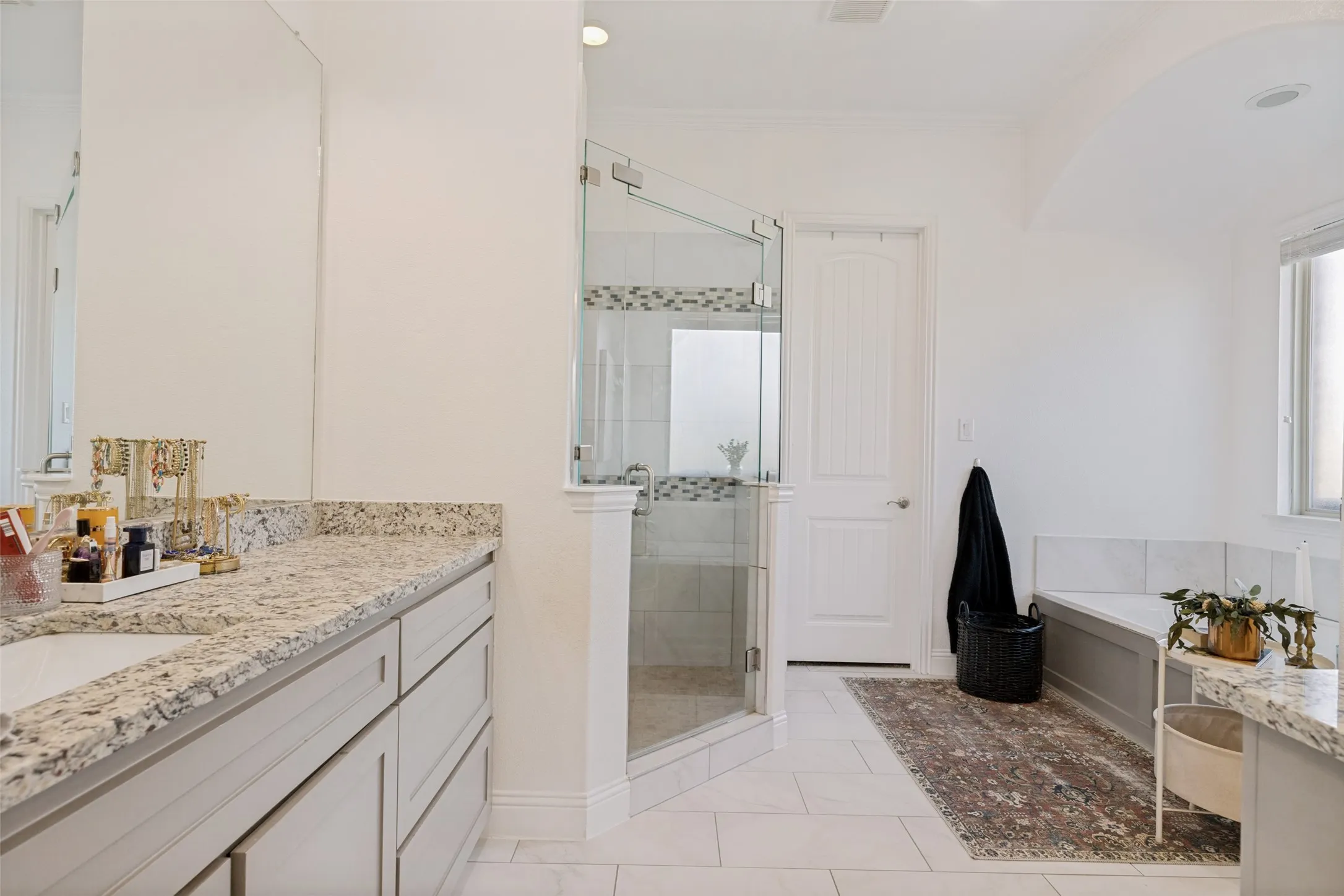 Single Family Residence For Sale in Grayson County , 1212 Karsten Ridge Pass, Gunter, Texas 75058, 5 Bedroom, 4 Bathroom, 3 Garage spaces, 4,279 Sqft, built in 2016, mls#21274551, Real Estate Agent in Gunter, Homes For Sale in Grayson county, Homes For Sale in Gunter, Realtor in Gunter Texas, Real Estate Brokerage Independent Realty Texas, Luminita Cordes Realtor