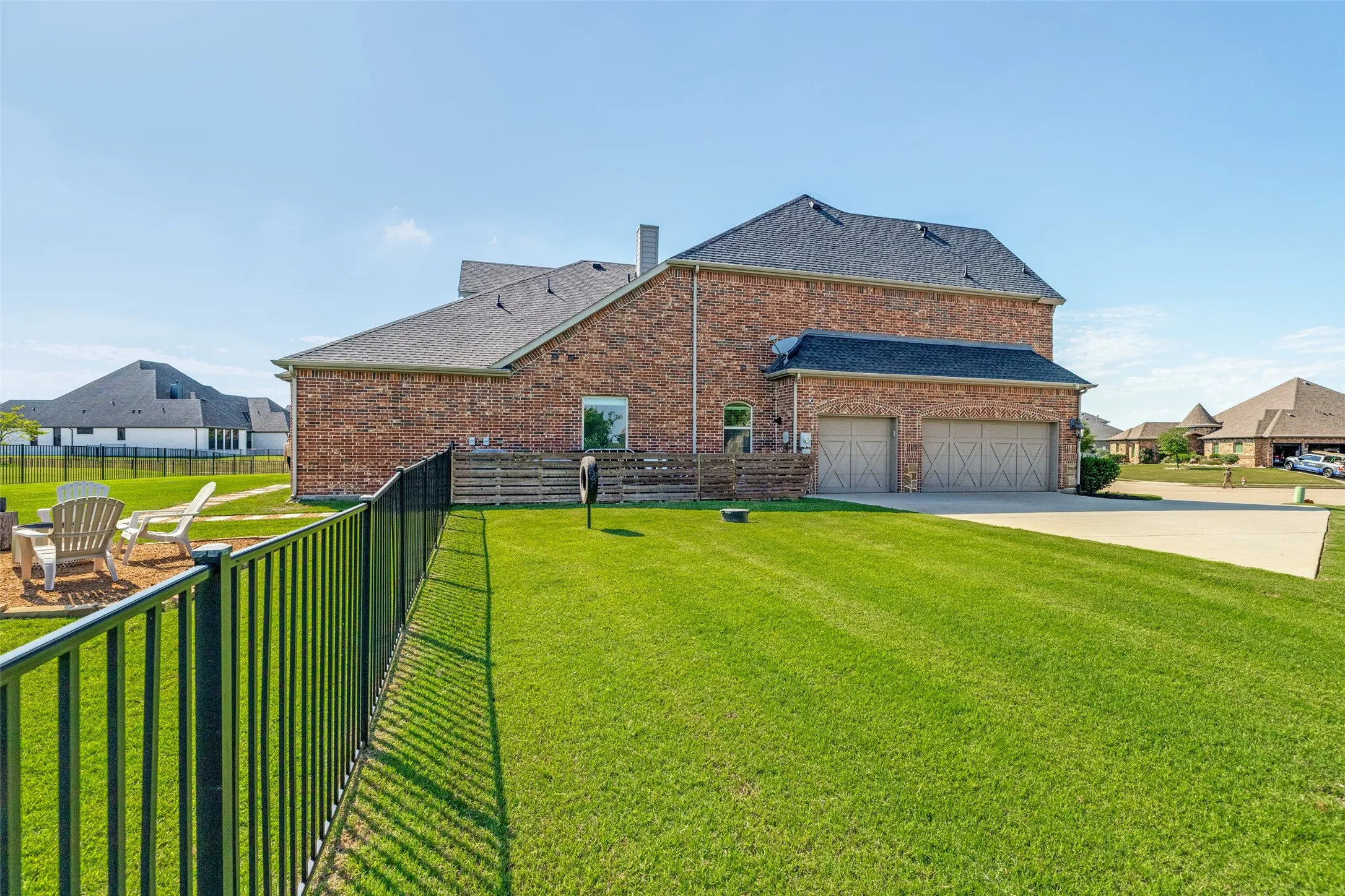 Single Family Residence For Sale in Grayson County , 1212 Karsten Ridge Pass, Gunter, Texas 75058, 5 Bedroom, 4 Bathroom, 3 Garage spaces, 4,279 Sqft, built in 2016, mls#21274551, Real Estate Agent in Gunter, Homes For Sale in Grayson county, Homes For Sale in Gunter, Realtor in Gunter Texas, Real Estate Brokerage Independent Realty Texas, Luminita Cordes Realtor