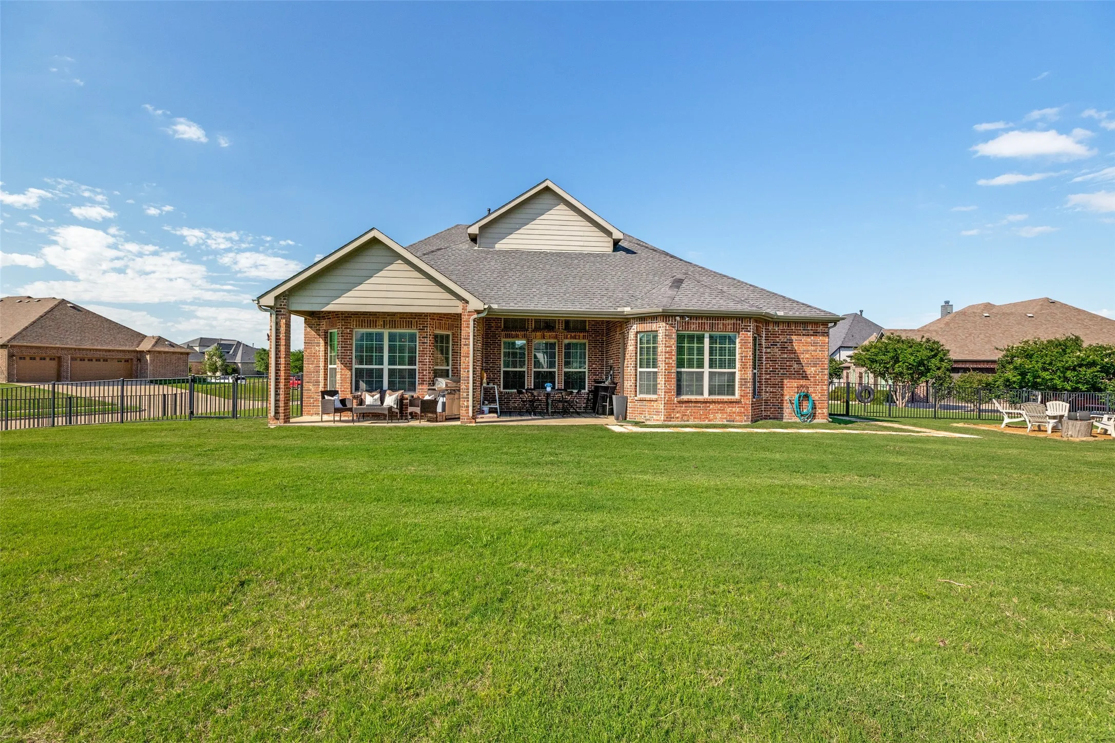 Single Family Residence For Sale in Grayson County , 1212 Karsten Ridge Pass, Gunter, Texas 75058, 5 Bedroom, 4 Bathroom, 3 Garage spaces, 4,279 Sqft, built in 2016, mls#21274551, Real Estate Agent in Gunter, Homes For Sale in Grayson county, Homes For Sale in Gunter, Realtor in Gunter Texas, Real Estate Brokerage Independent Realty Texas, Luminita Cordes Realtor