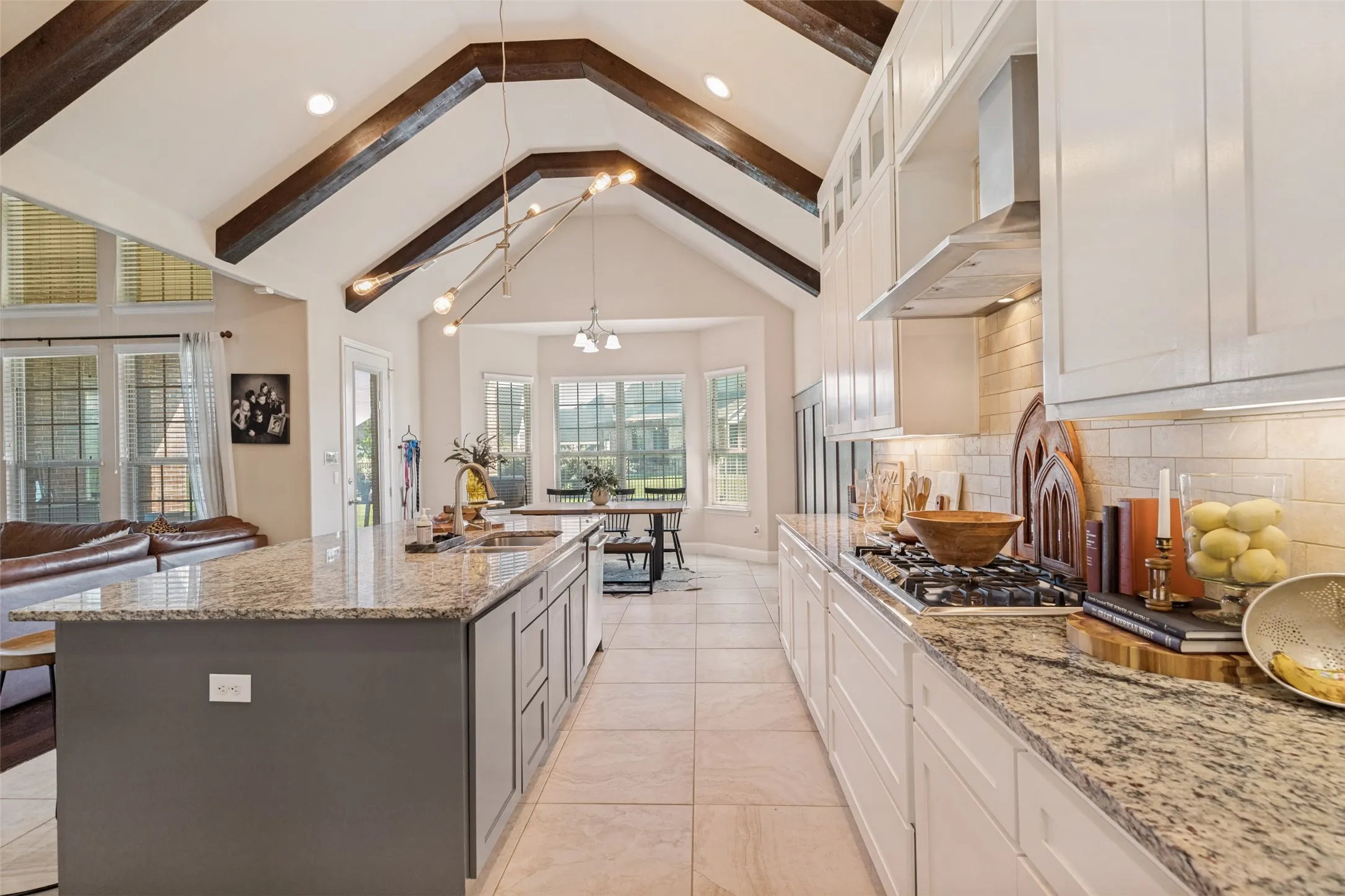 Single Family Residence For Sale in Grayson County , 1212 Karsten Ridge Pass, Gunter, Texas 75058, 5 Bedroom, 4 Bathroom, 3 Garage spaces, 4,279 Sqft, built in 2016, mls#21274551, Real Estate Agent in Gunter, Homes For Sale in Grayson county, Homes For Sale in Gunter, Realtor in Gunter Texas, Real Estate Brokerage Independent Realty Texas, Luminita Cordes Realtor